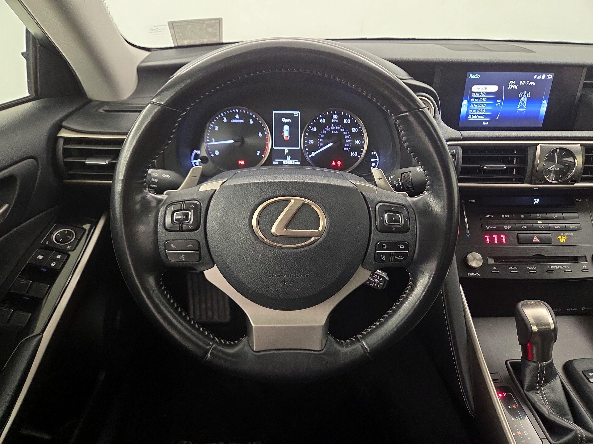 Thumbnail: 2018 Lexus IS - 10