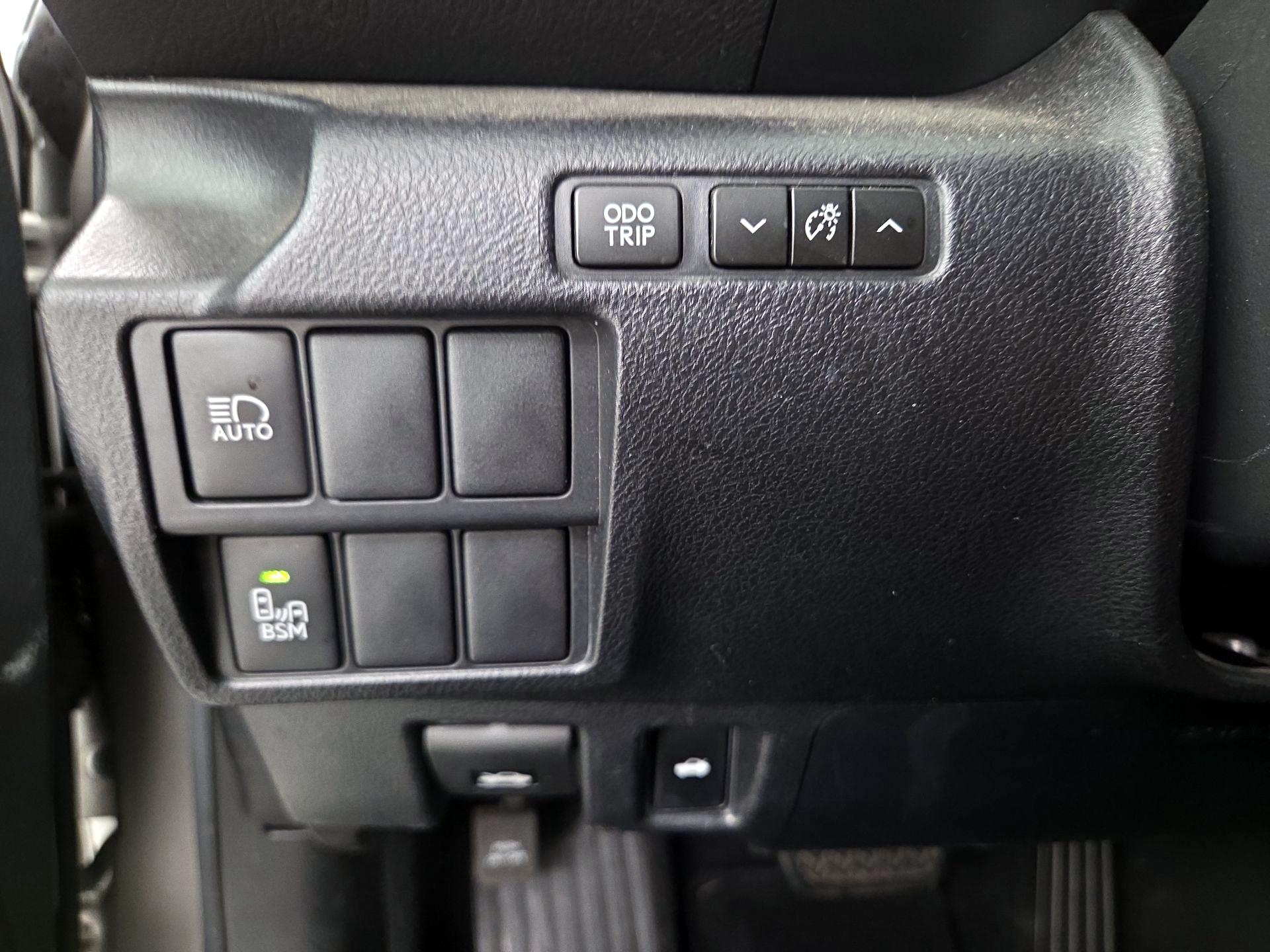 Thumbnail: 2018 Lexus IS - 13