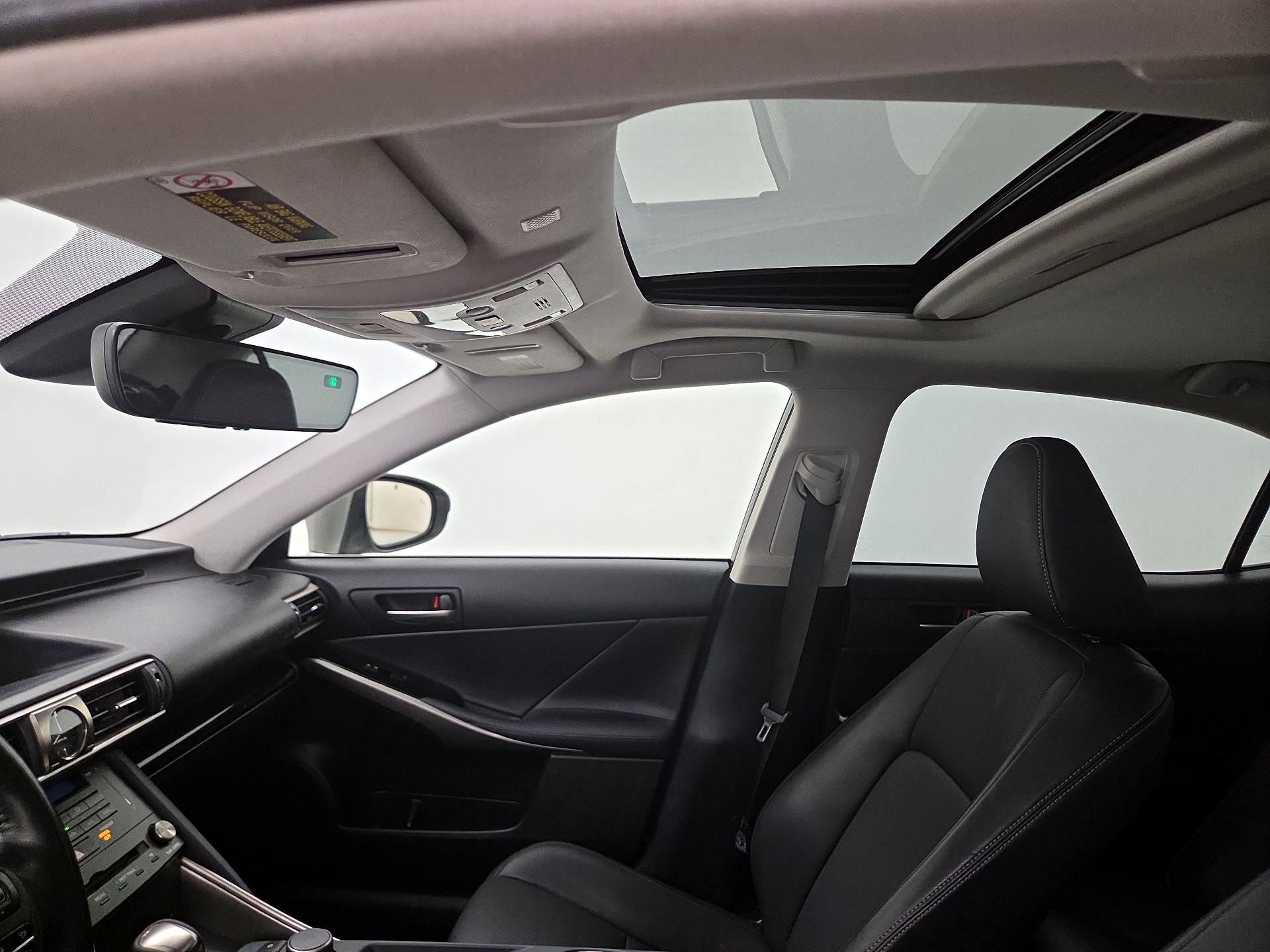 Thumbnail: 2018 Lexus IS - 19