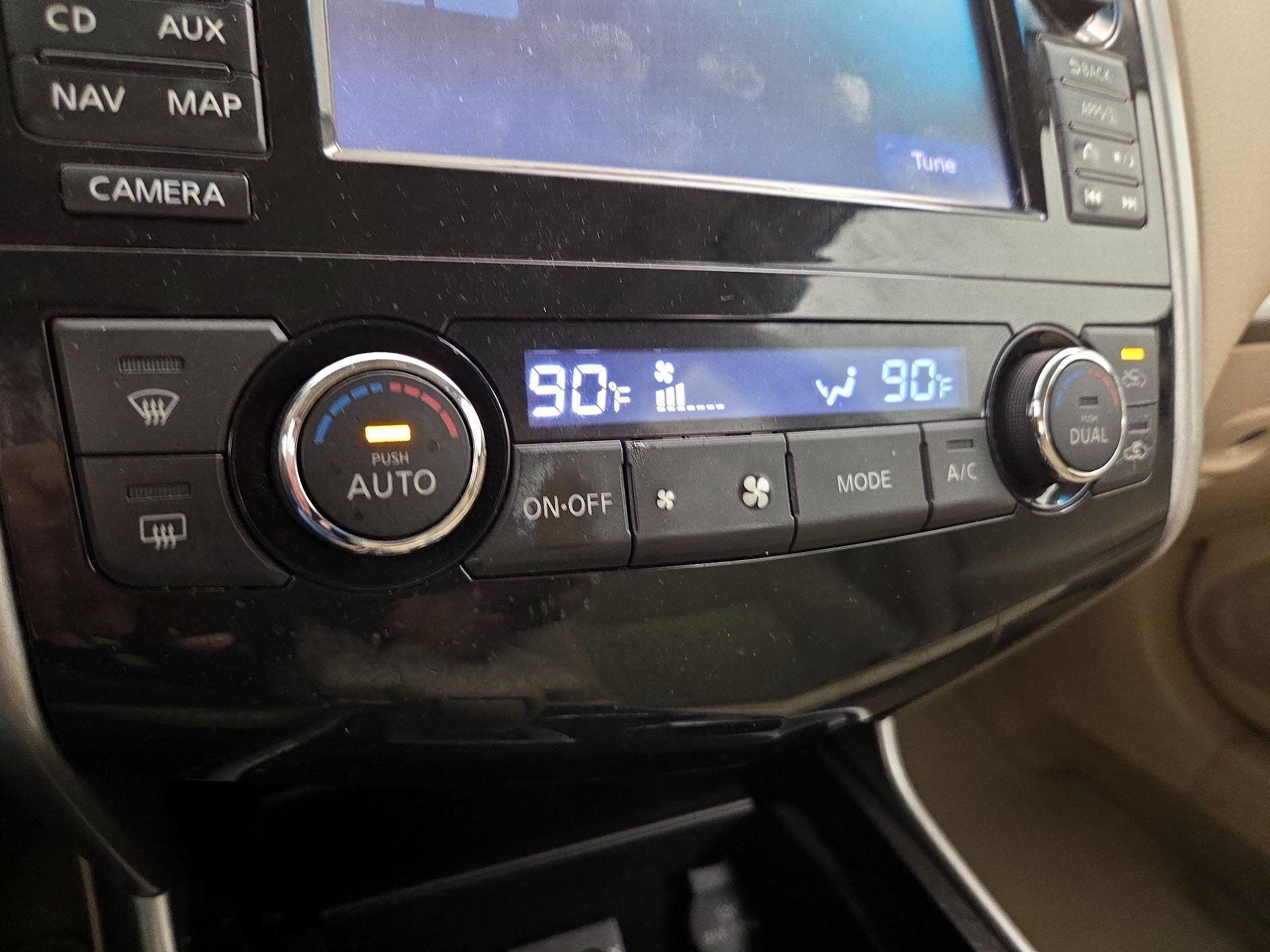 Thumbnail: 2014 Nissan Altima - 17