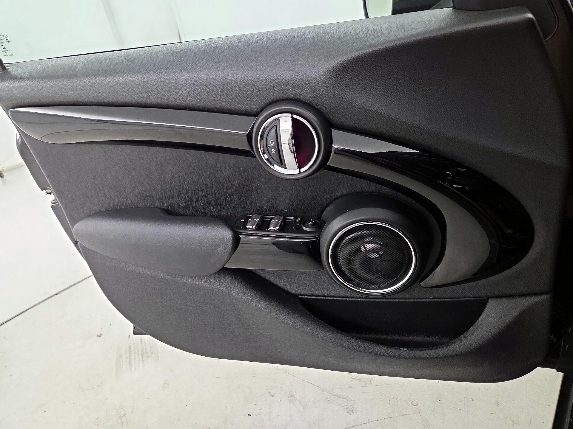 Thumbnail: 2017 MINI Cooper Hardtop - 12