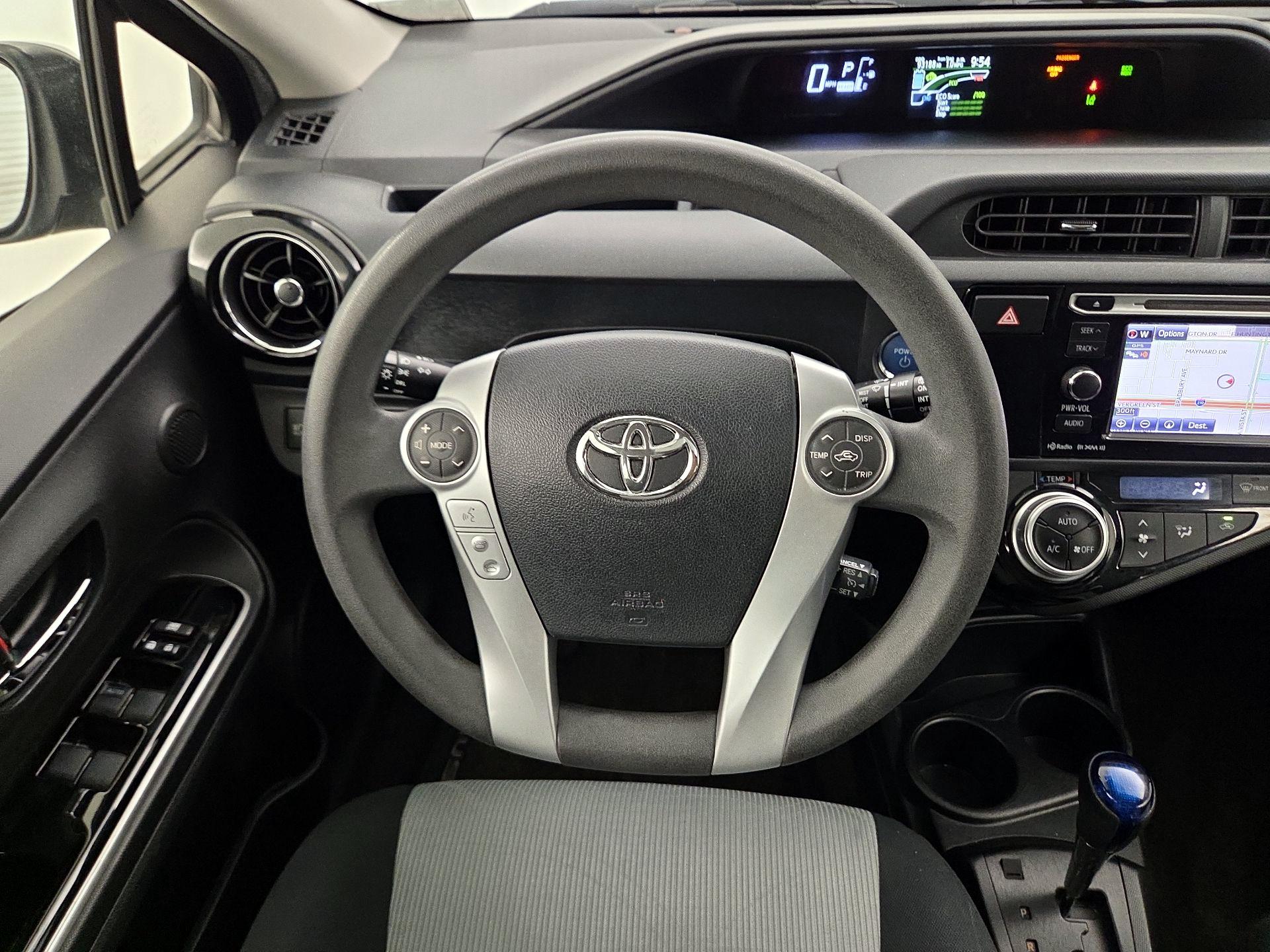 Thumbnail: 2017 Toyota Prius c - 10