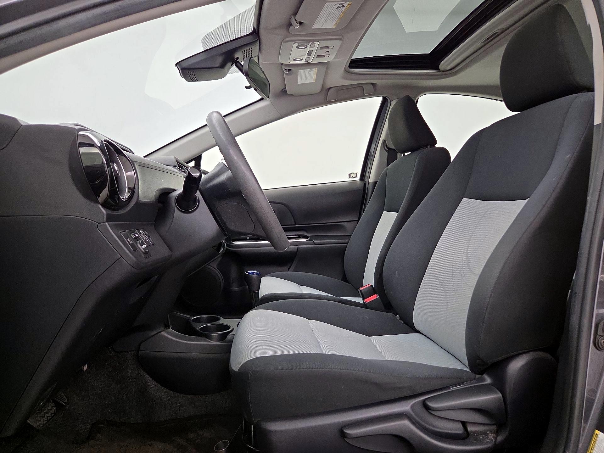 Thumbnail: 2017 Toyota Prius c - 11