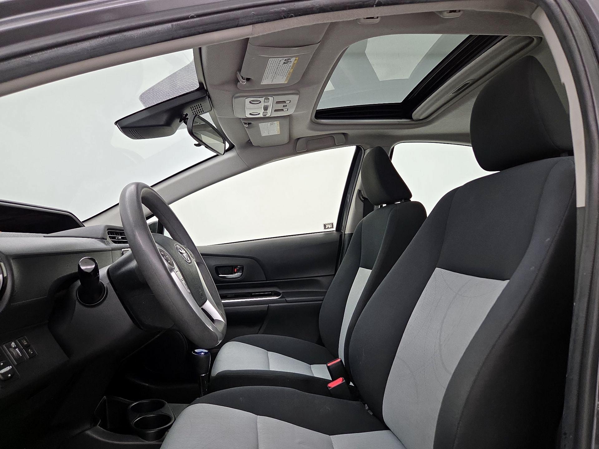 Thumbnail: 2017 Toyota Prius c - 19