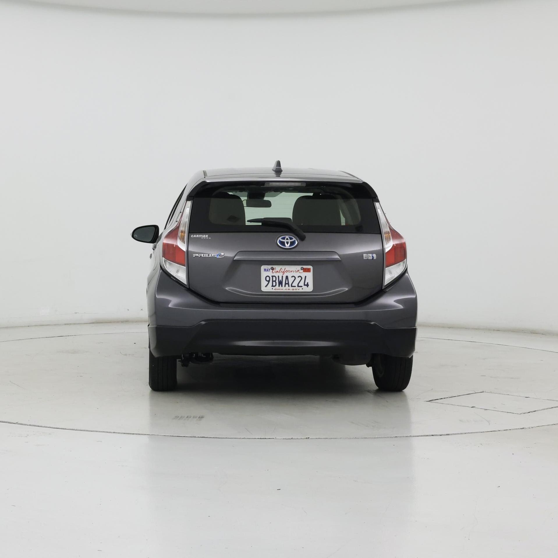 Thumbnail: 2017 Toyota Prius c - 6