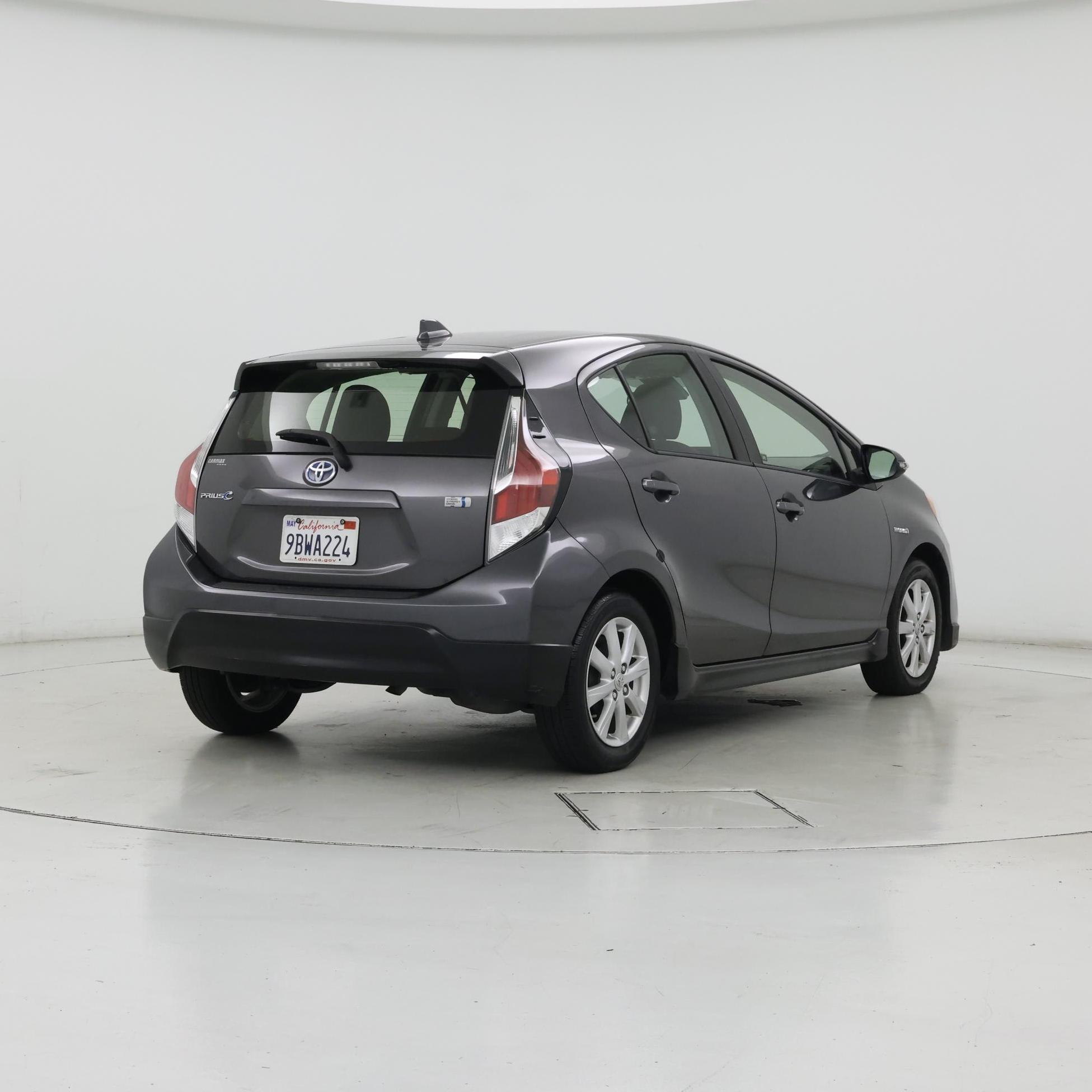Thumbnail: 2017 Toyota Prius c - 8