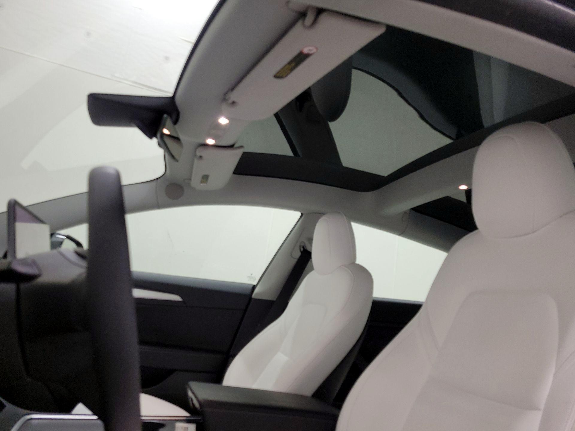 Thumbnail: 2021 Tesla Model 3 - 19