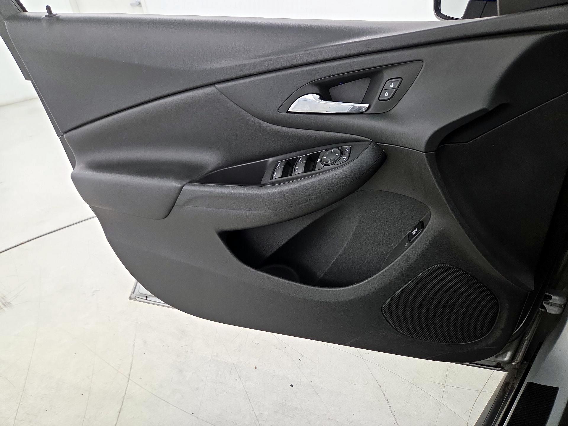 Thumbnail: 2017 Chevrolet Volt - 12