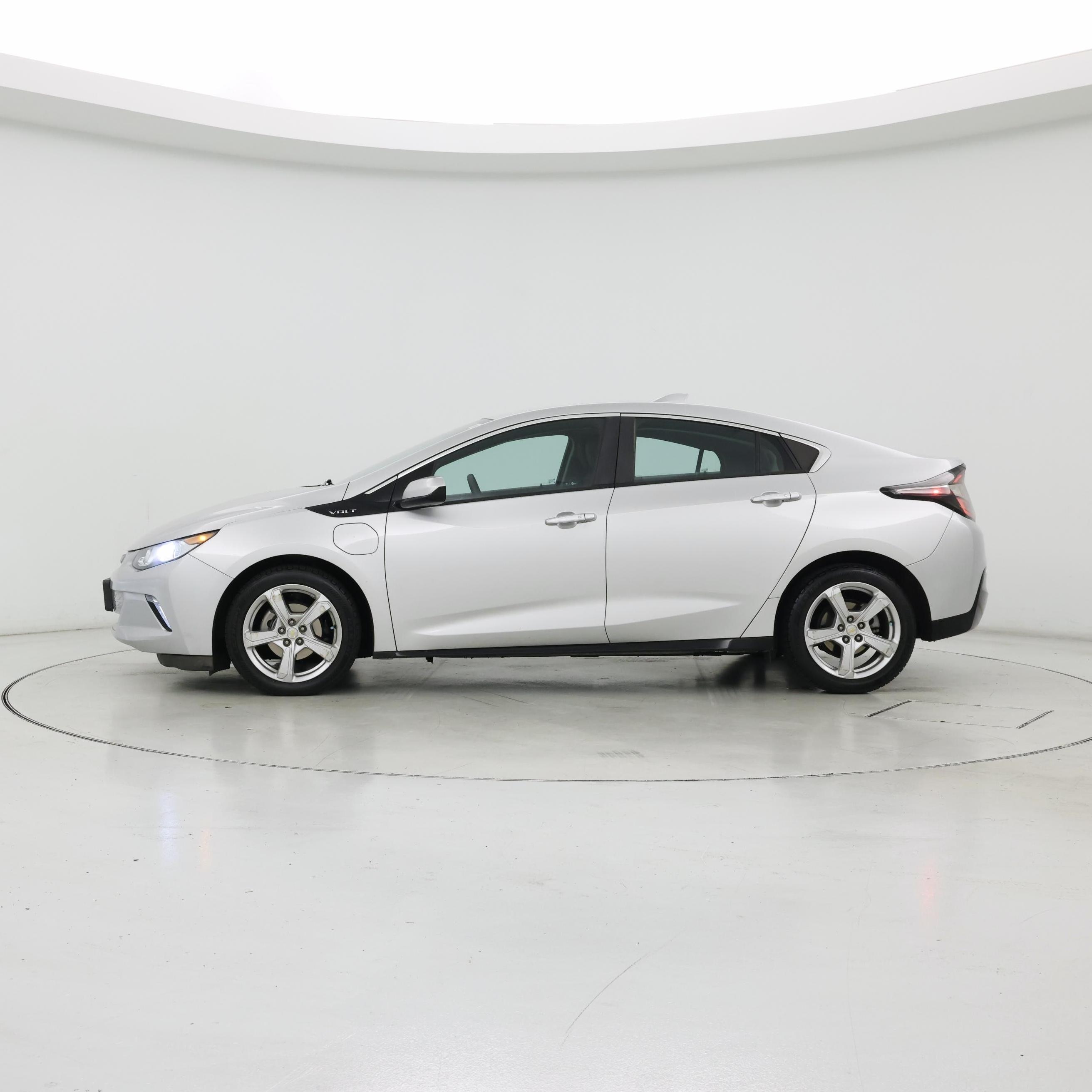 Thumbnail: 2017 Chevrolet Volt - 3