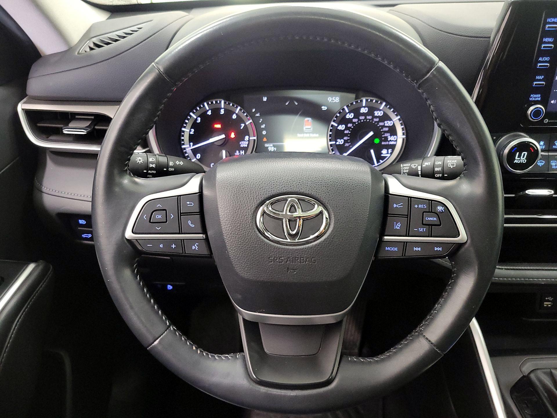 Thumbnail: 2022 Toyota Highlander - 10