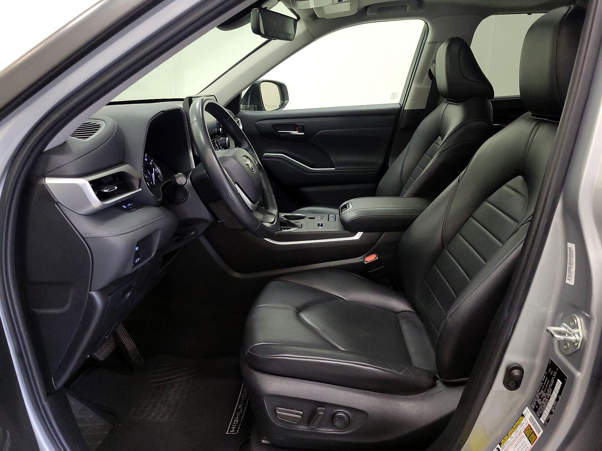 Thumbnail: 2022 Toyota Highlander - 11
