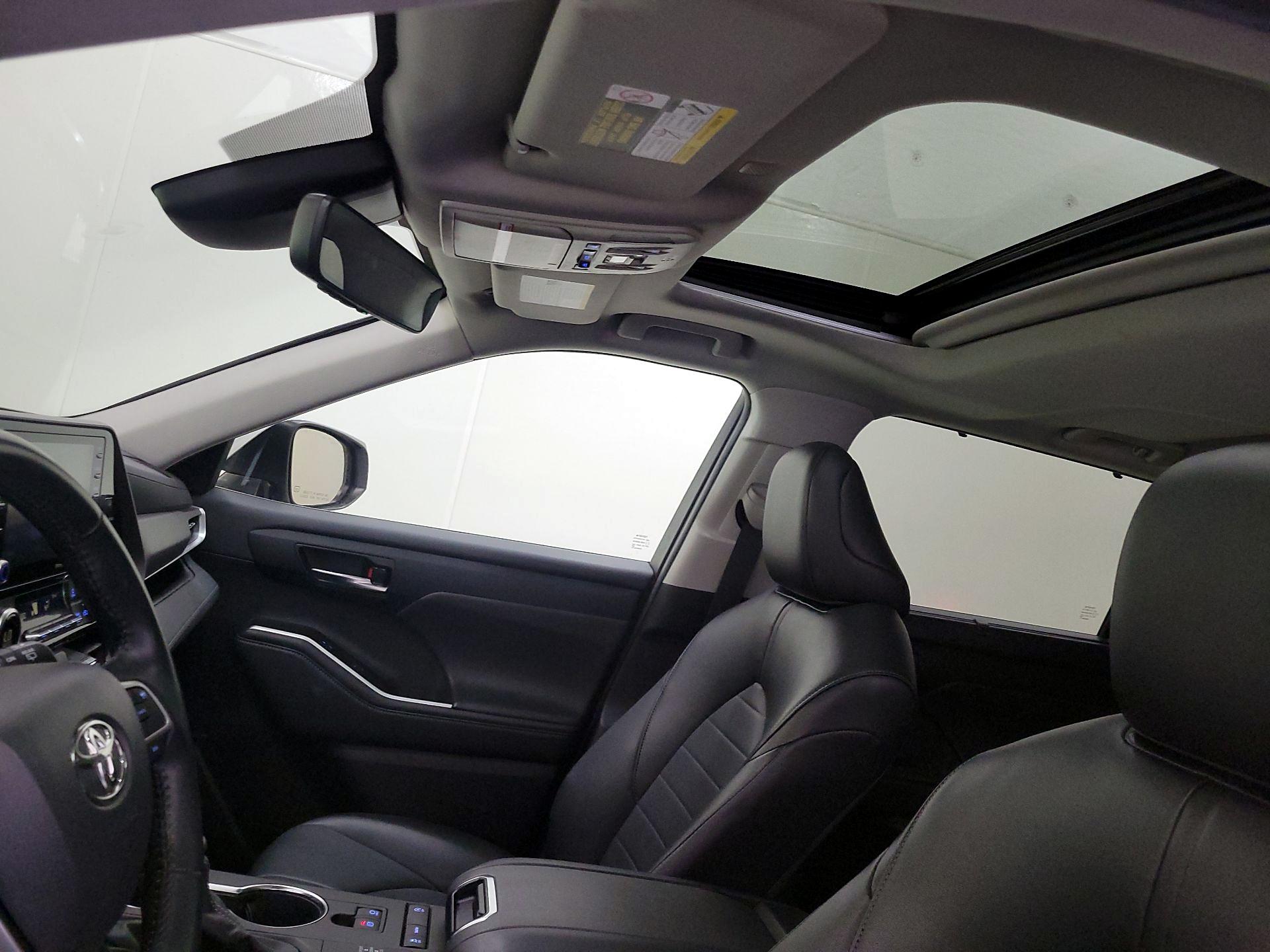 Thumbnail: 2022 Toyota Highlander - 20