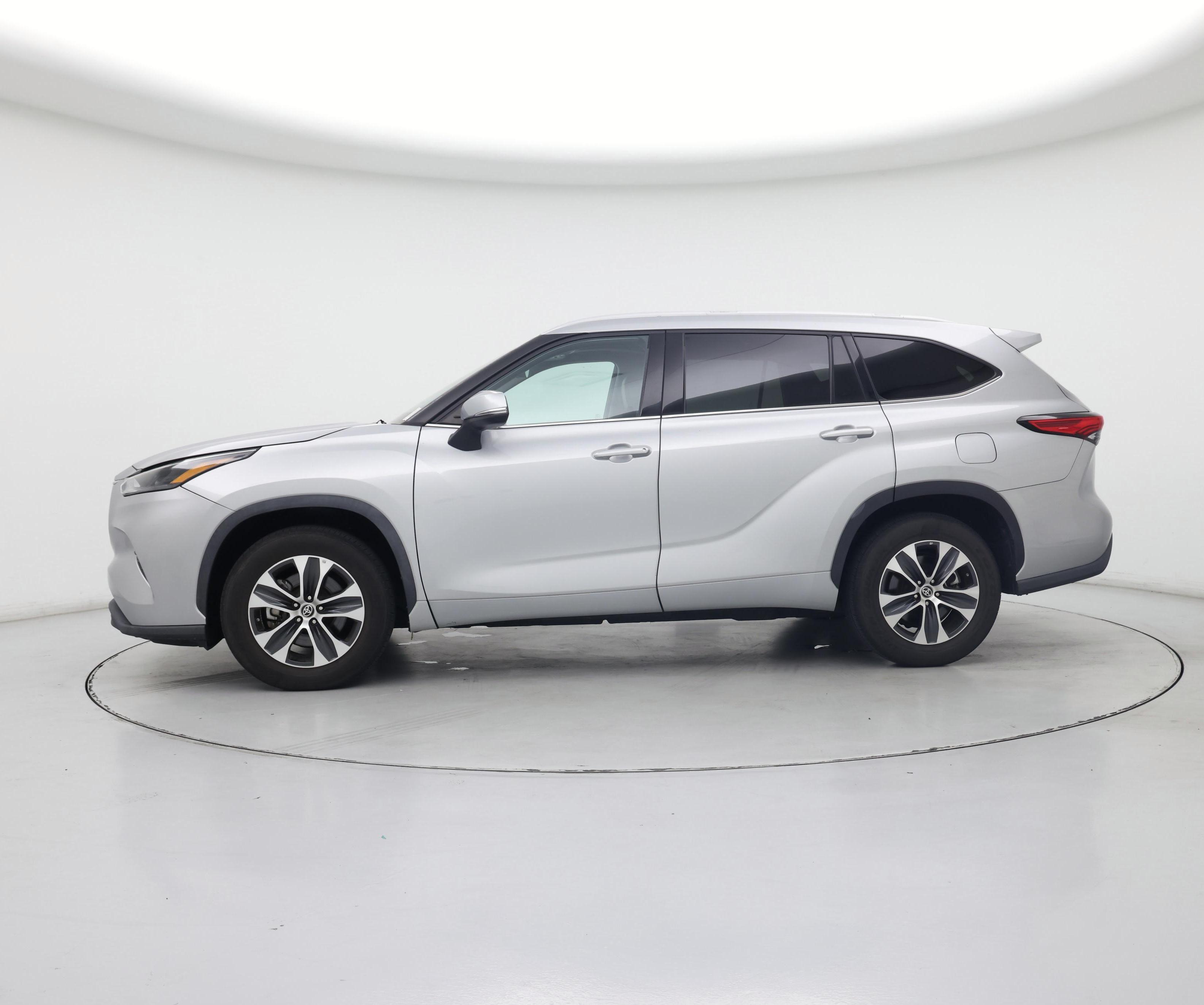Thumbnail: 2022 Toyota Highlander - 3