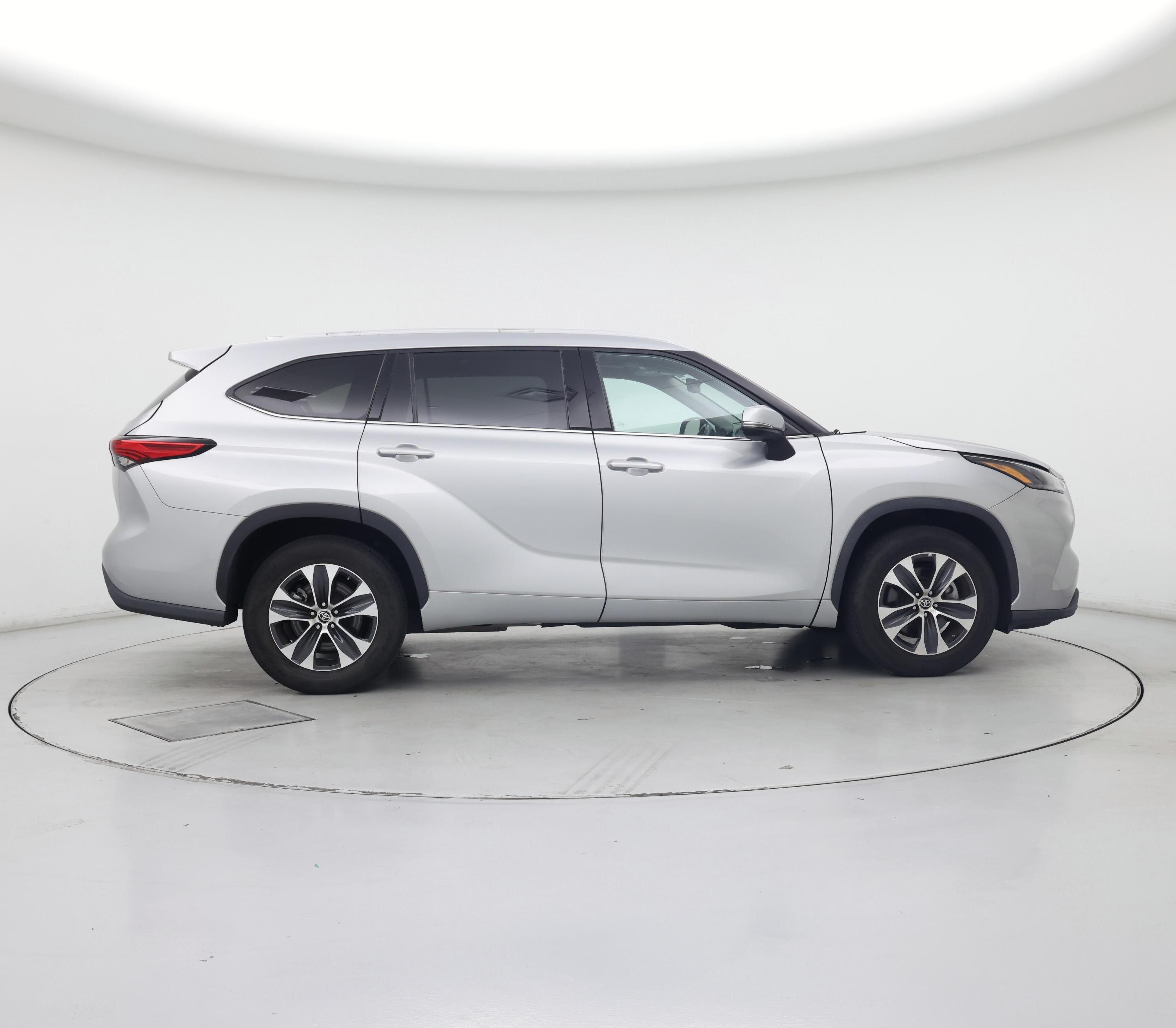 Thumbnail: 2022 Toyota Highlander - 7