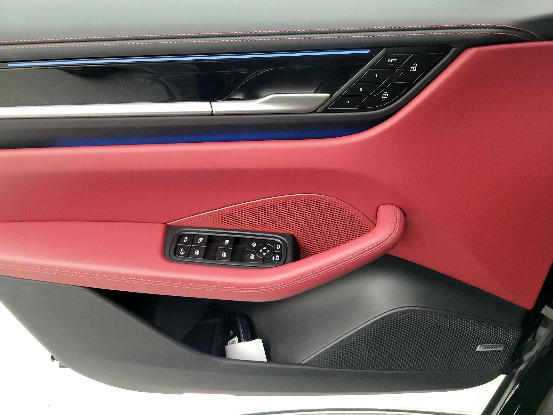 Thumbnail: 2025 Porsche Macan - 10