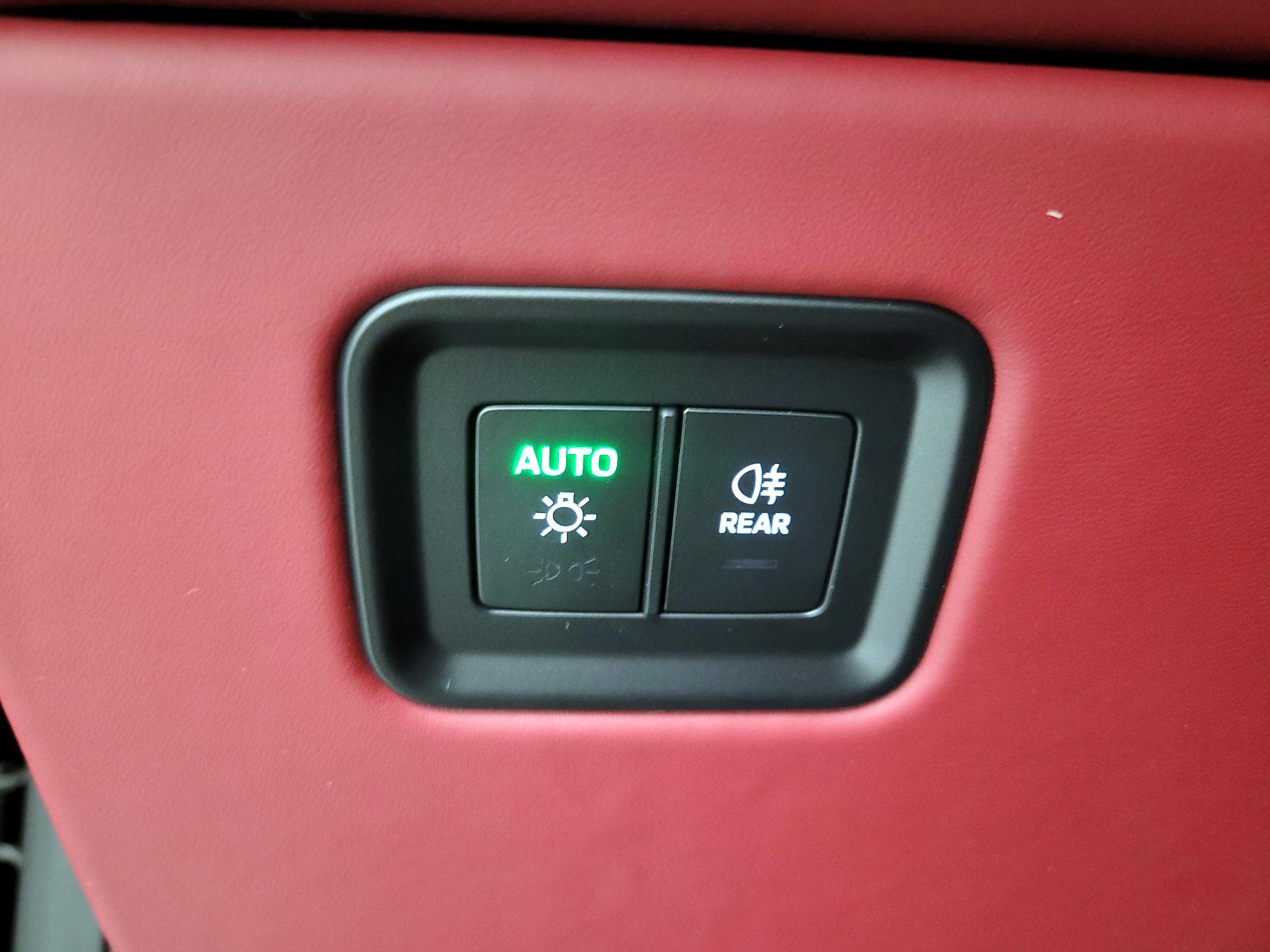 Thumbnail: 2025 Porsche Macan - 11