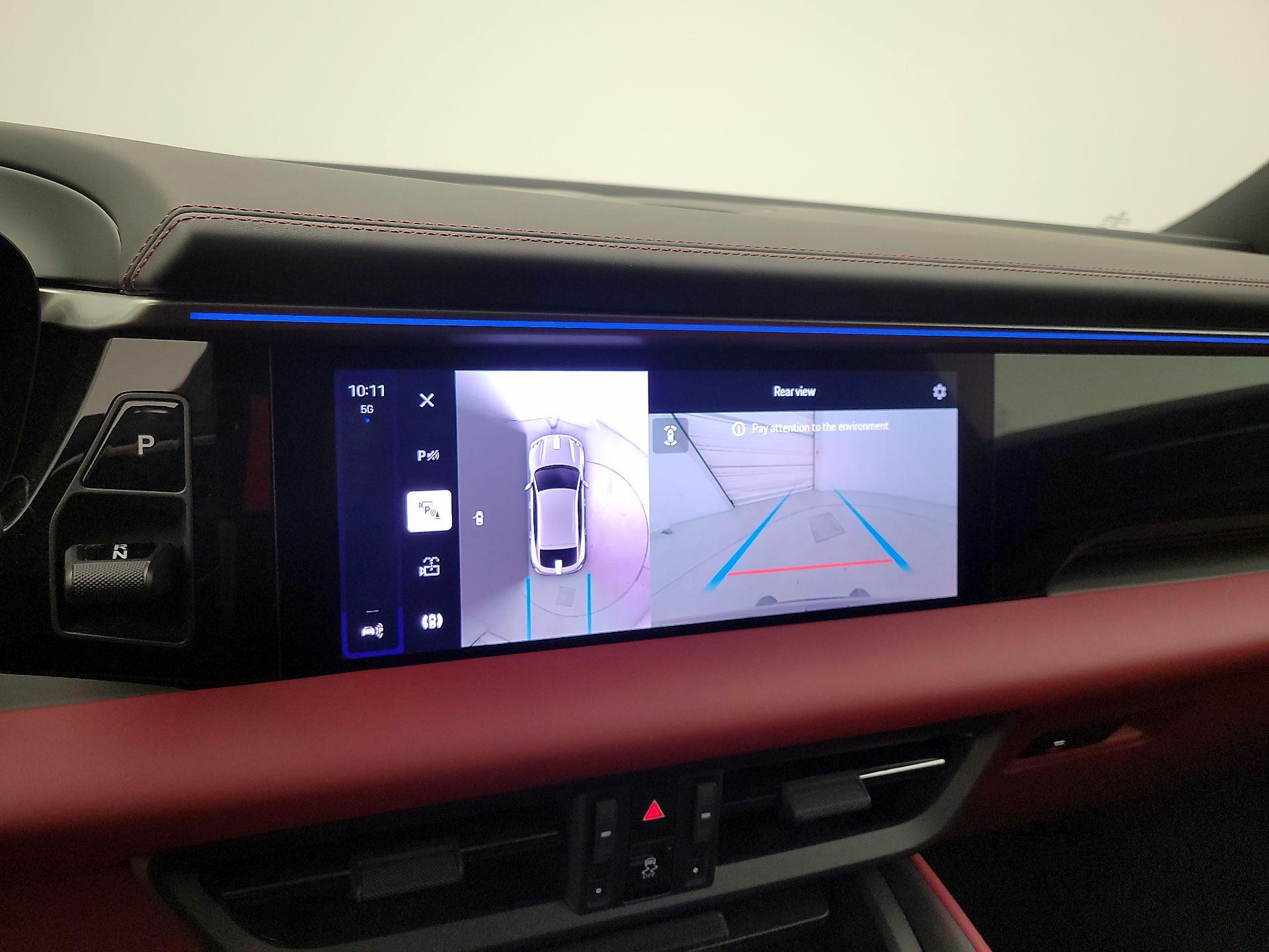 Thumbnail: 2025 Porsche Macan - 13