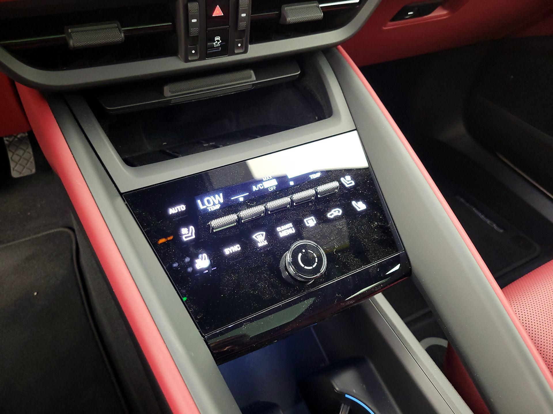 Thumbnail: 2025 Porsche Macan - 15