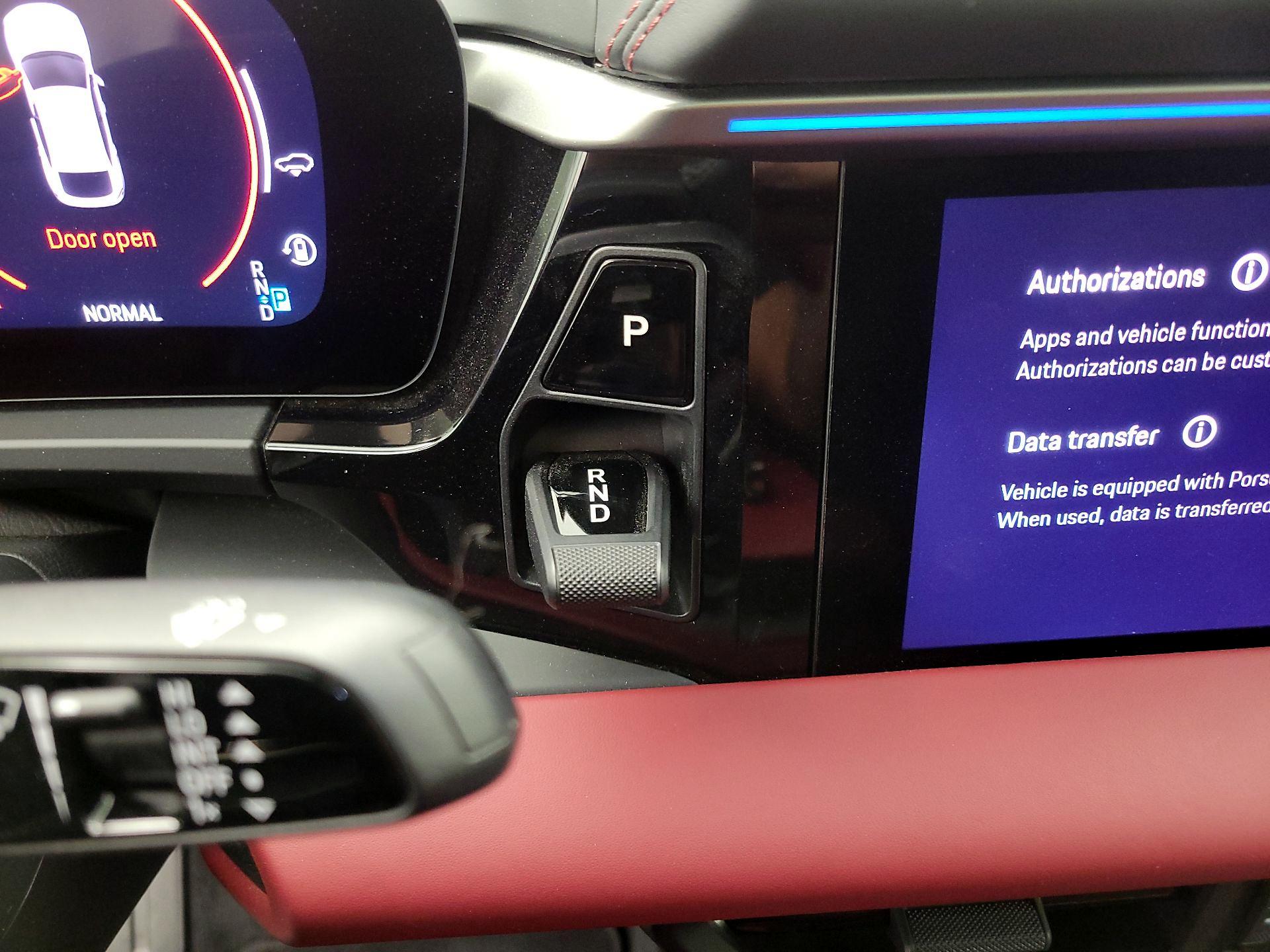 Thumbnail: 2025 Porsche Macan - 16