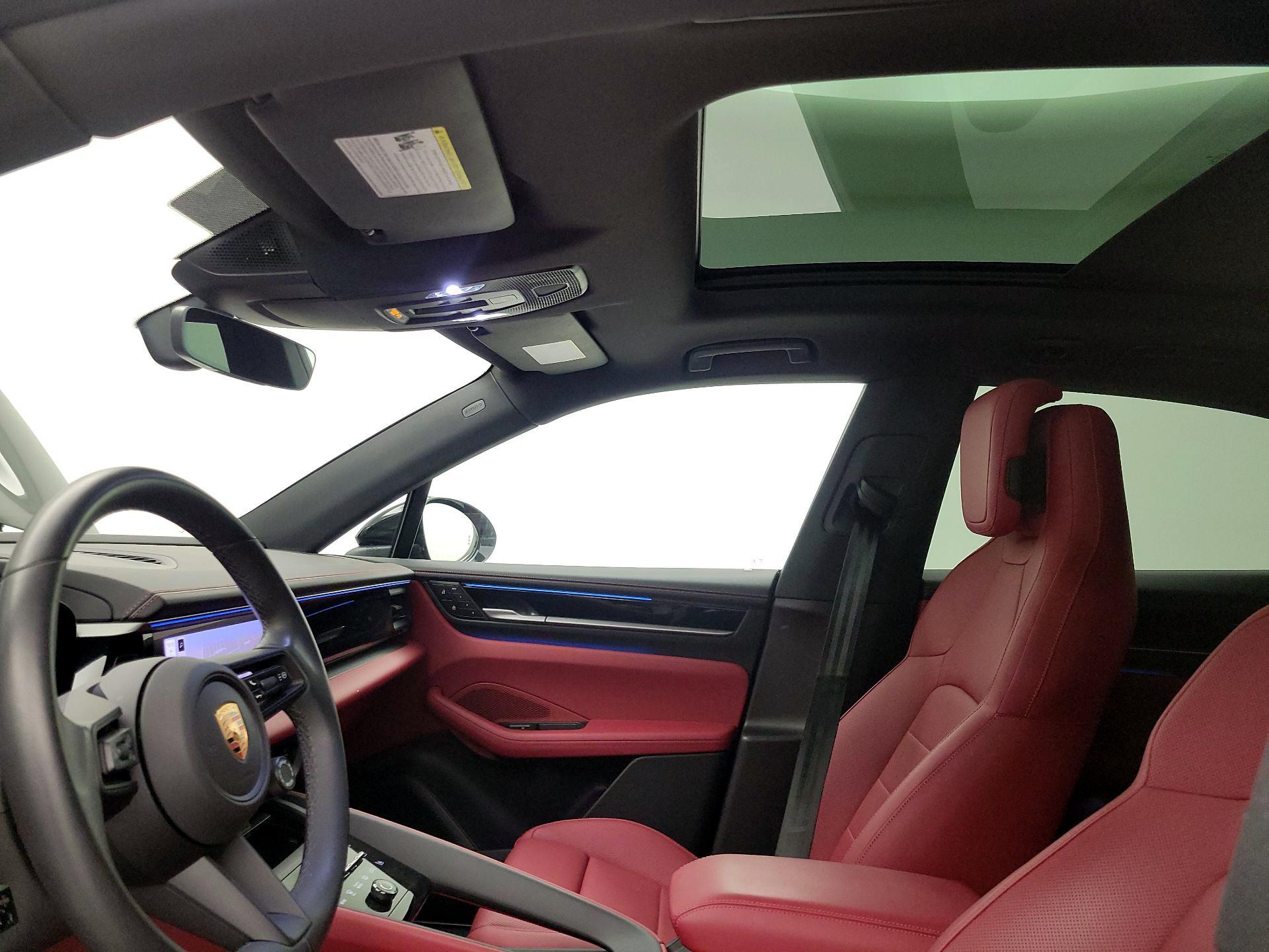 Thumbnail: 2025 Porsche Macan - 18