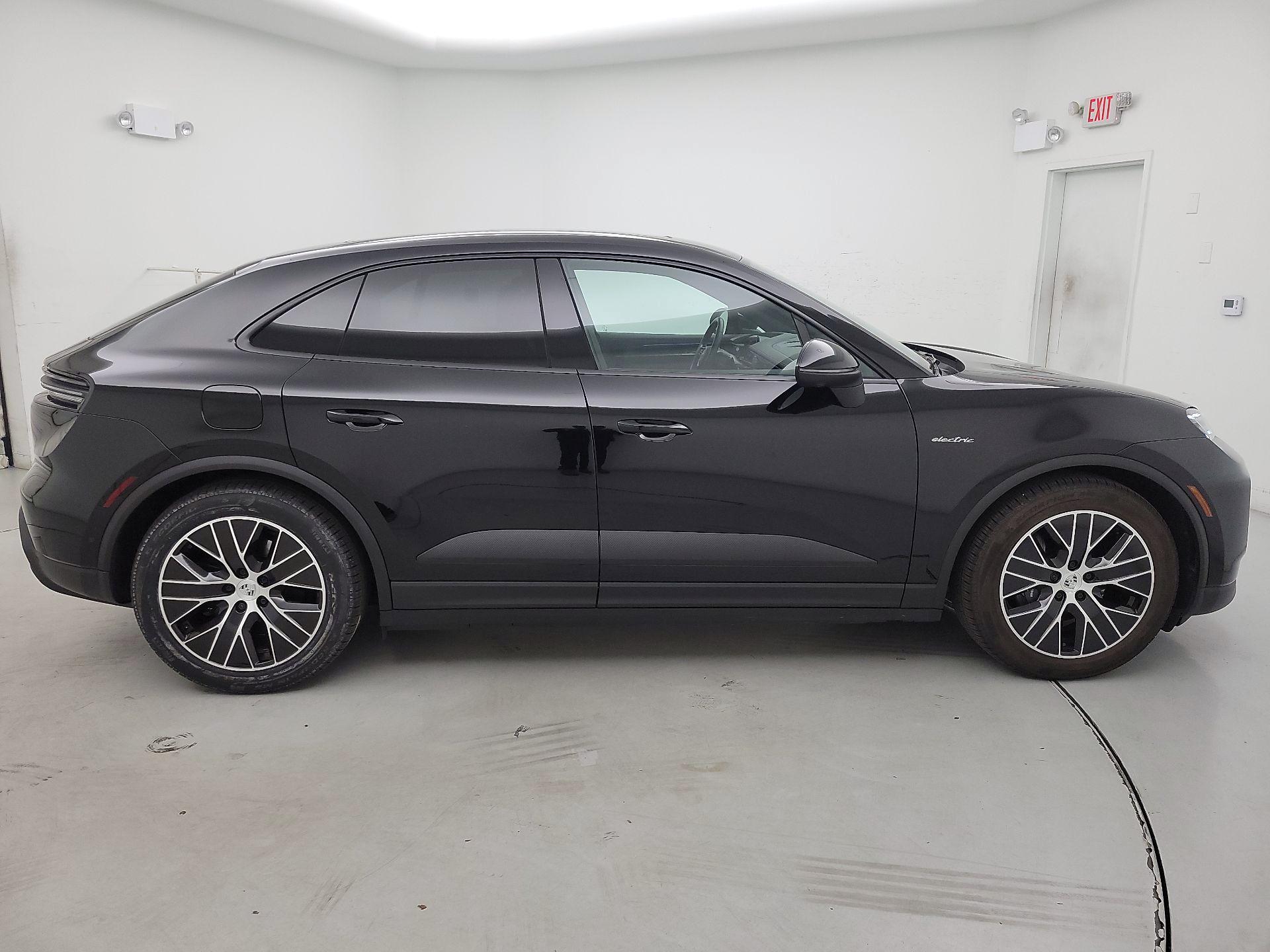 Thumbnail: 2025 Porsche Macan - 4
