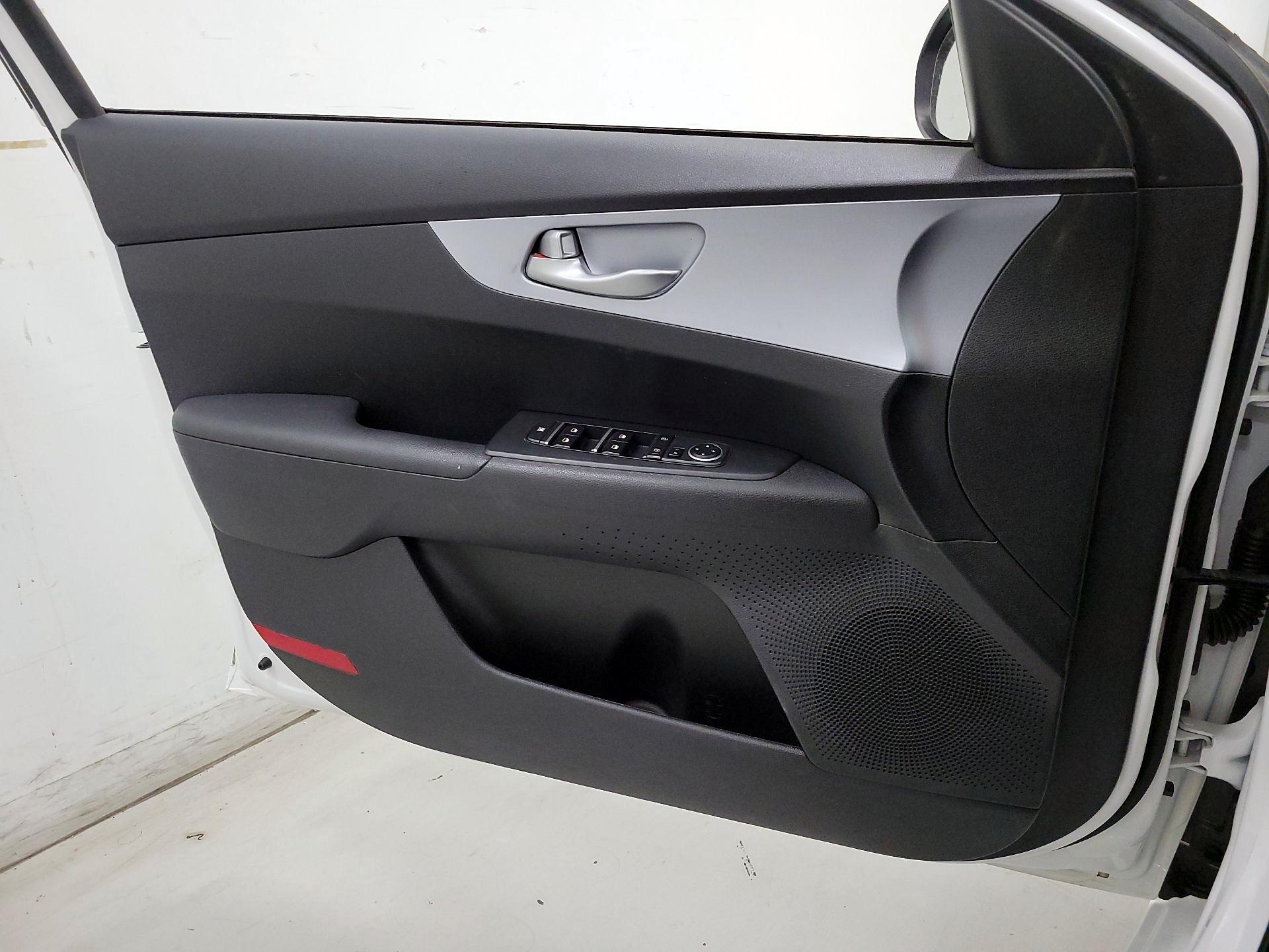 Thumbnail: 2023 Kia Forte - 12
