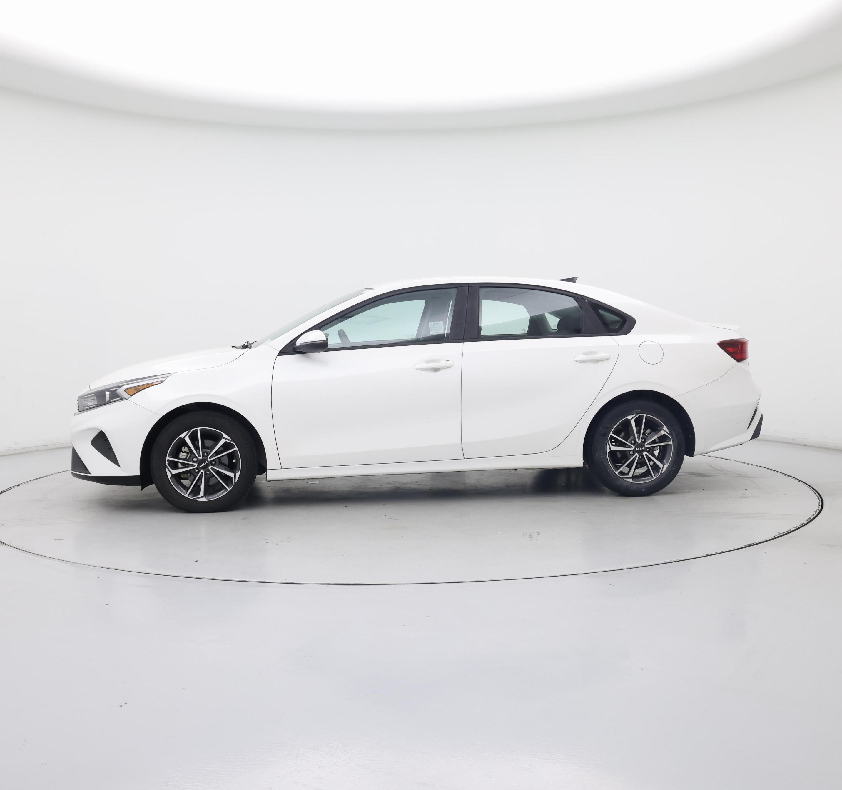 Thumbnail: 2023 Kia Forte - 3