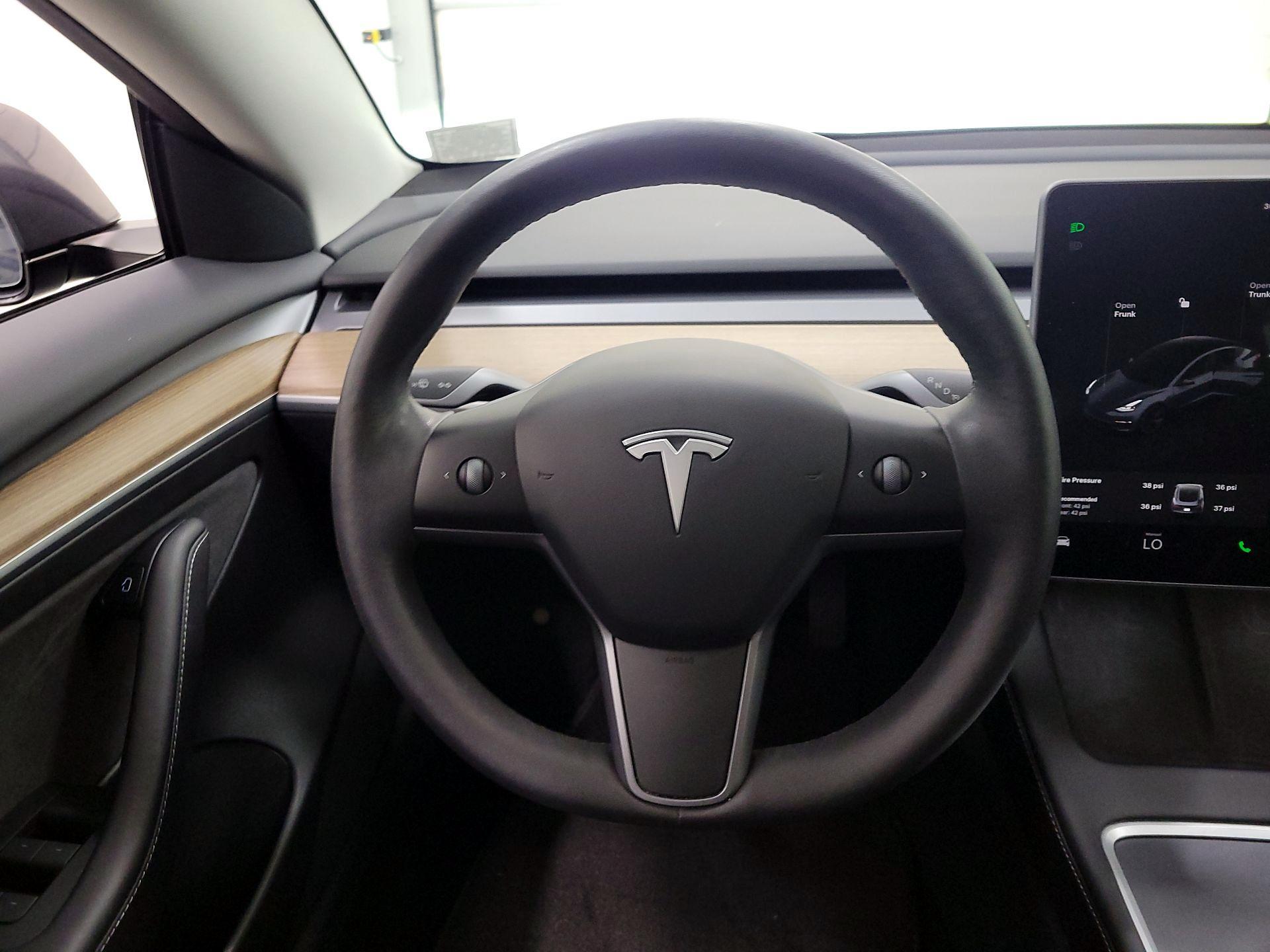 Thumbnail: 2023 Tesla Model 3 - 10