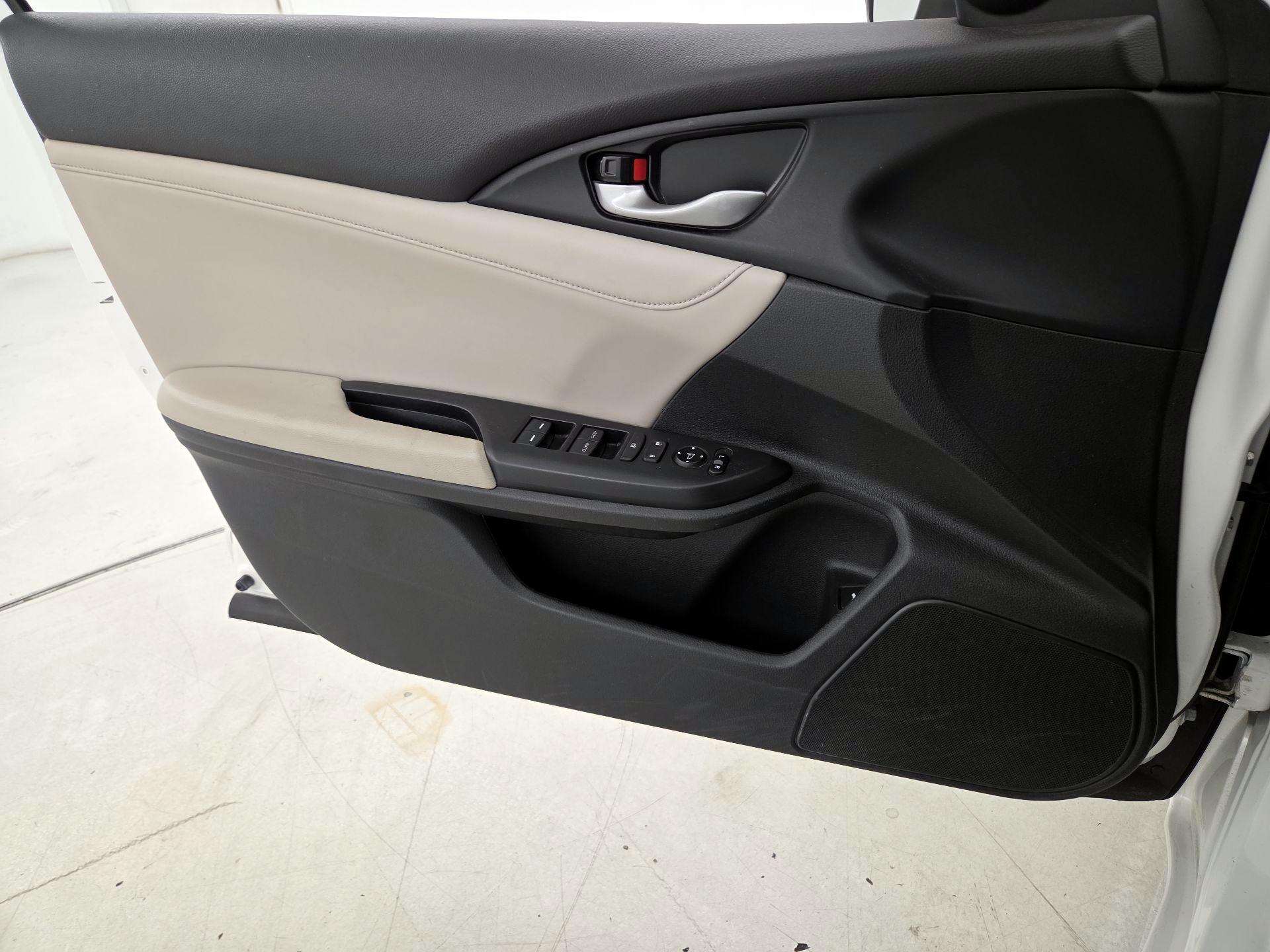 Thumbnail: 2019 Honda Insight - 12