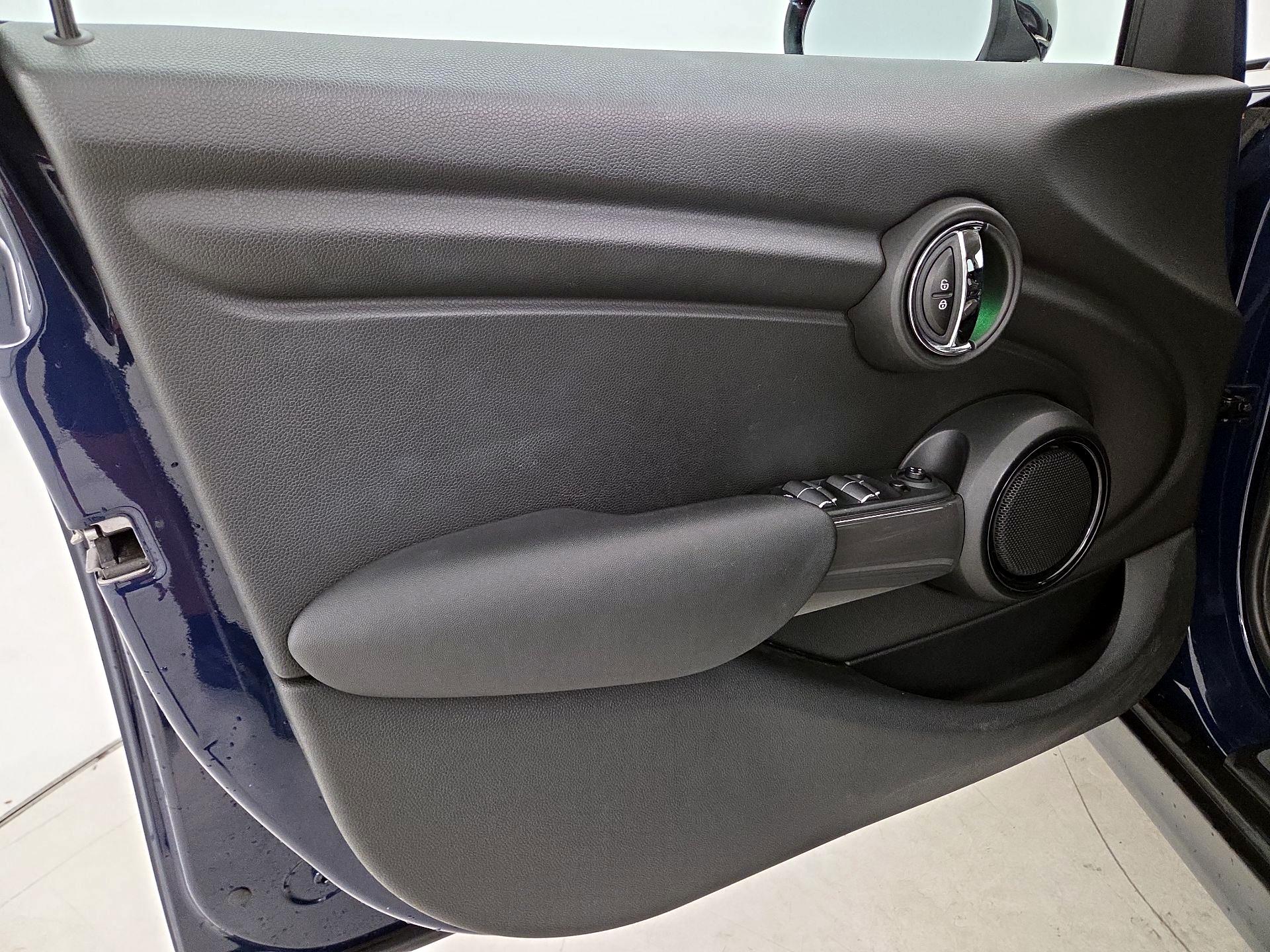 Thumbnail: 2015 MINI Cooper Hardtop - 12