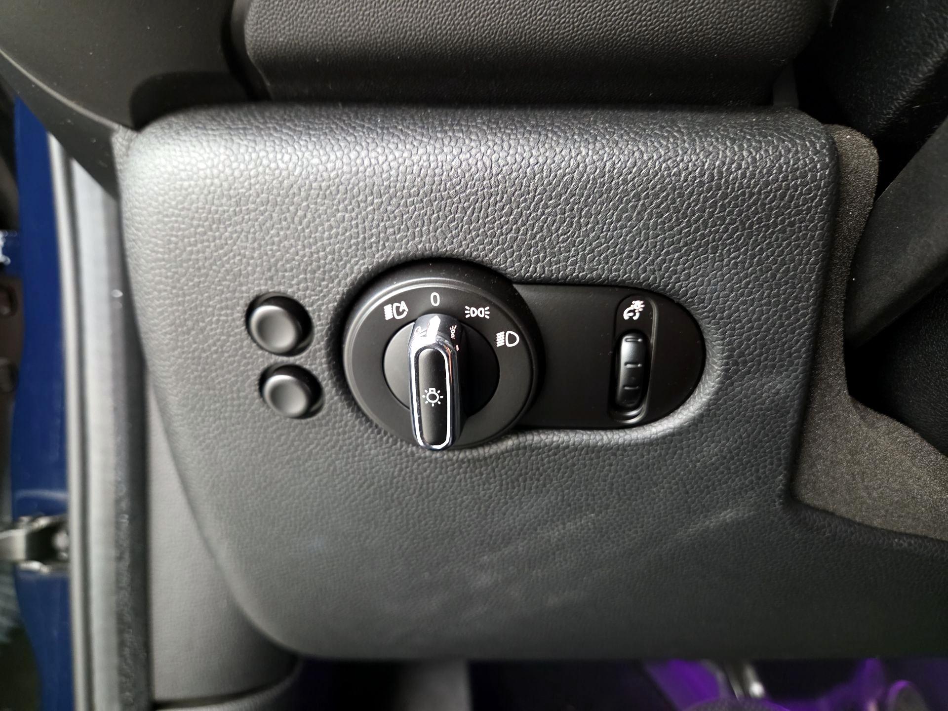 Thumbnail: 2015 MINI Cooper Hardtop - 13