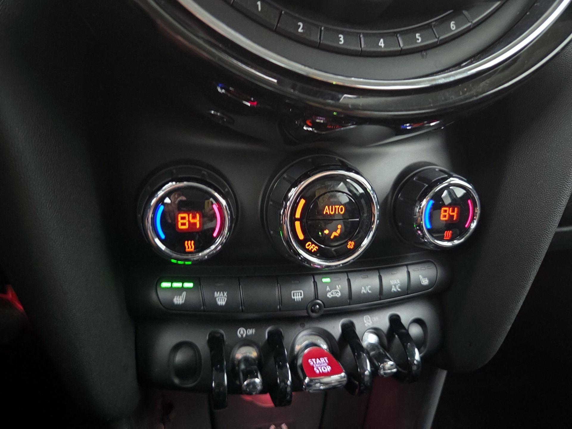 Thumbnail: 2015 MINI Cooper Hardtop - 16