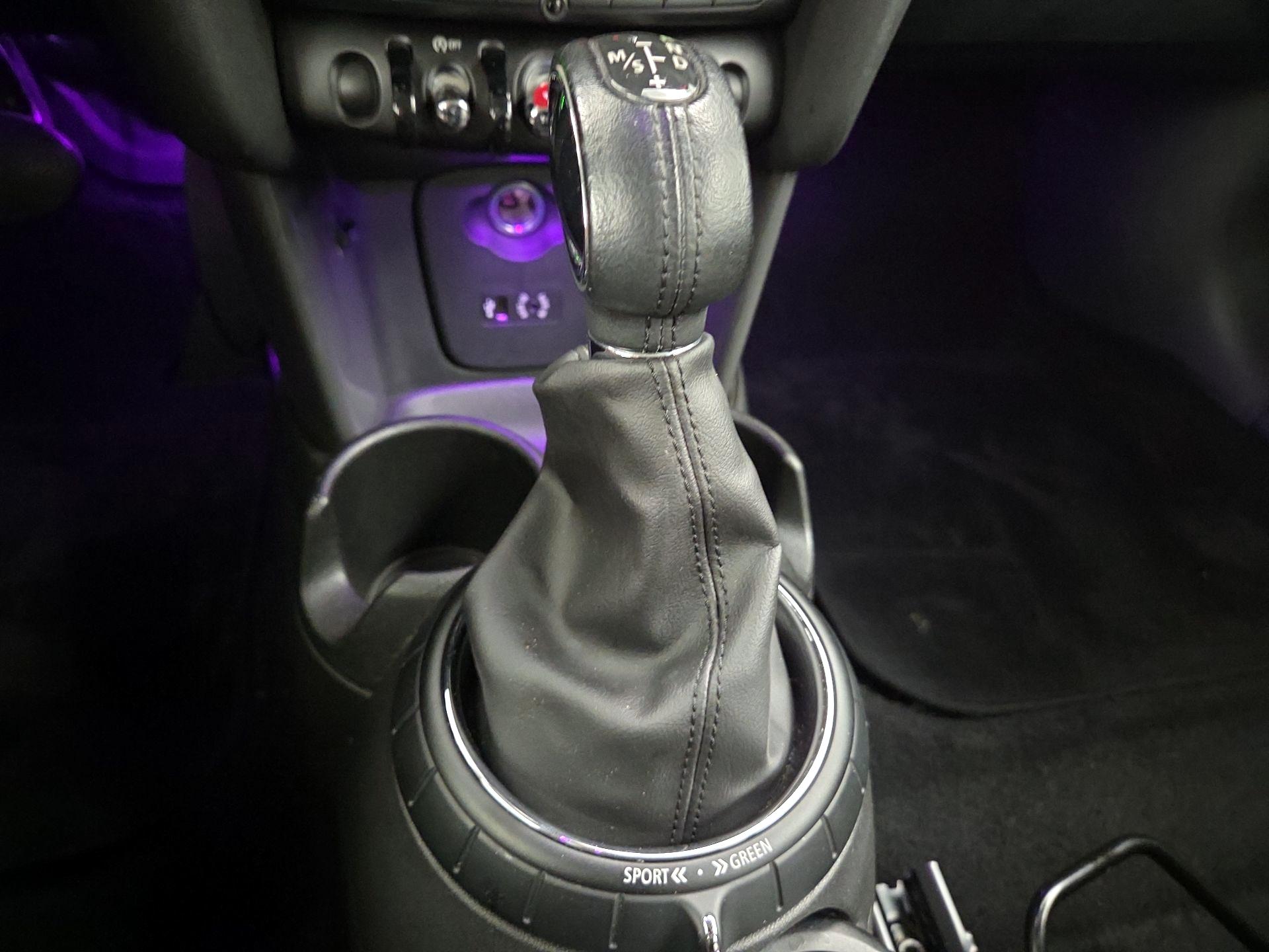 Thumbnail: 2015 MINI Cooper Hardtop - 17