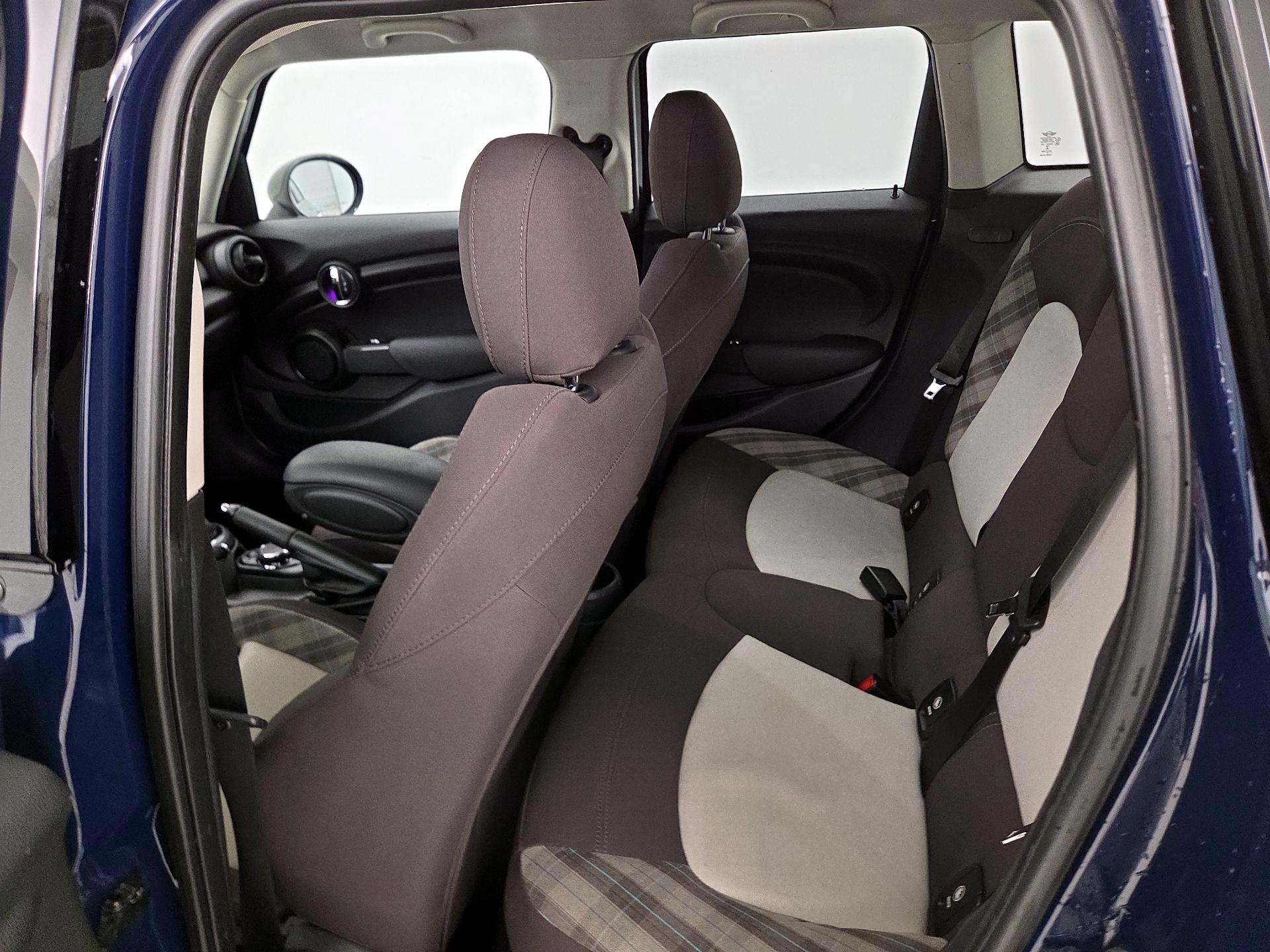 Thumbnail: 2015 MINI Cooper Hardtop - 19