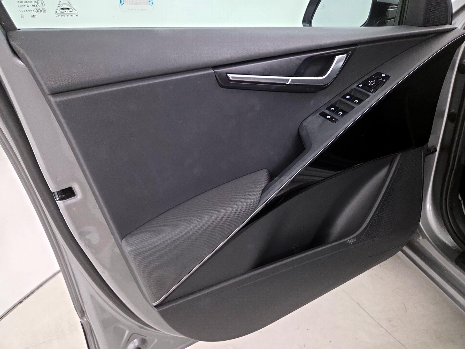 Thumbnail: 2023 Kia Niro - 12