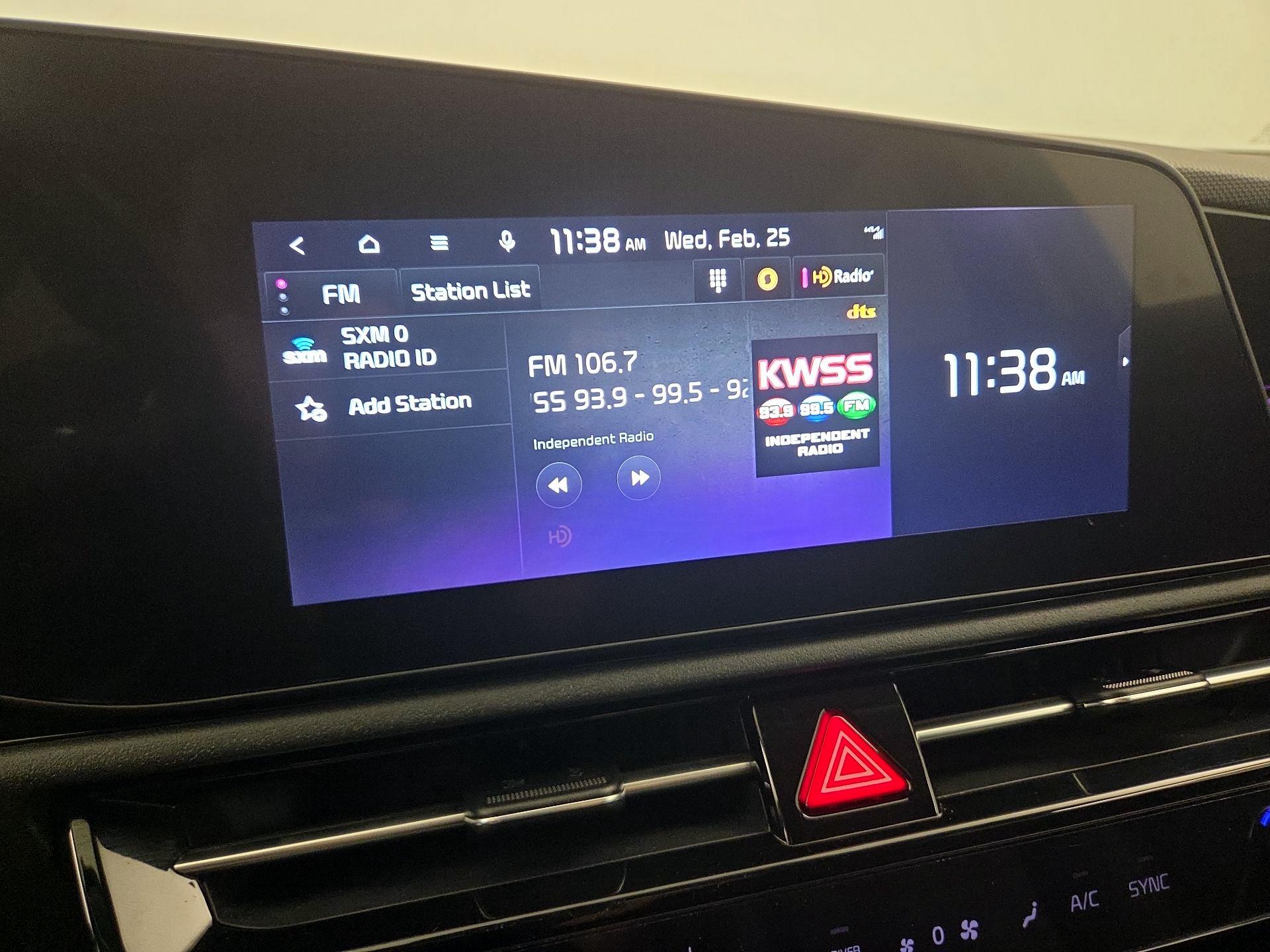 Thumbnail: 2023 Kia Niro - 16