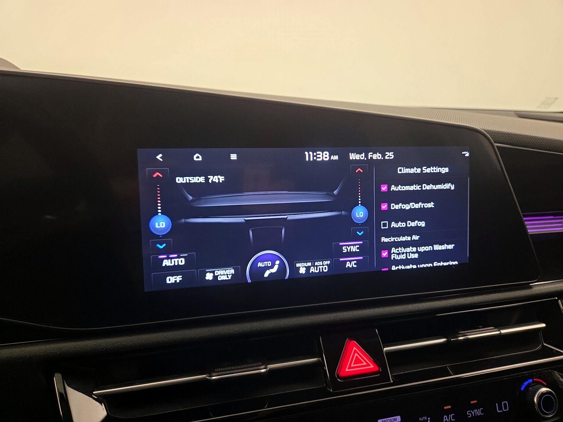 Thumbnail: 2023 Kia Niro - 17