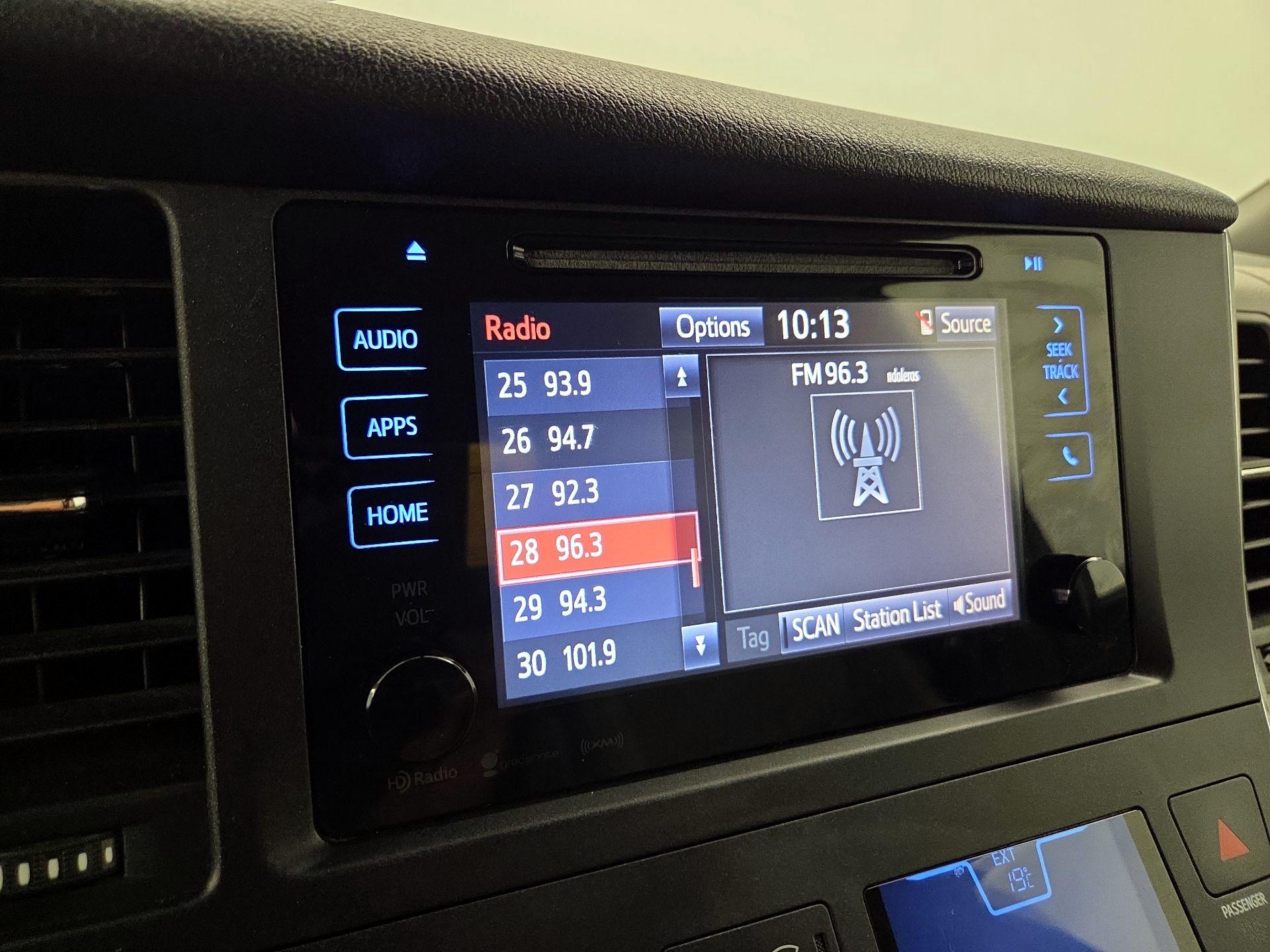 Thumbnail: 2017 Toyota Sienna - 15