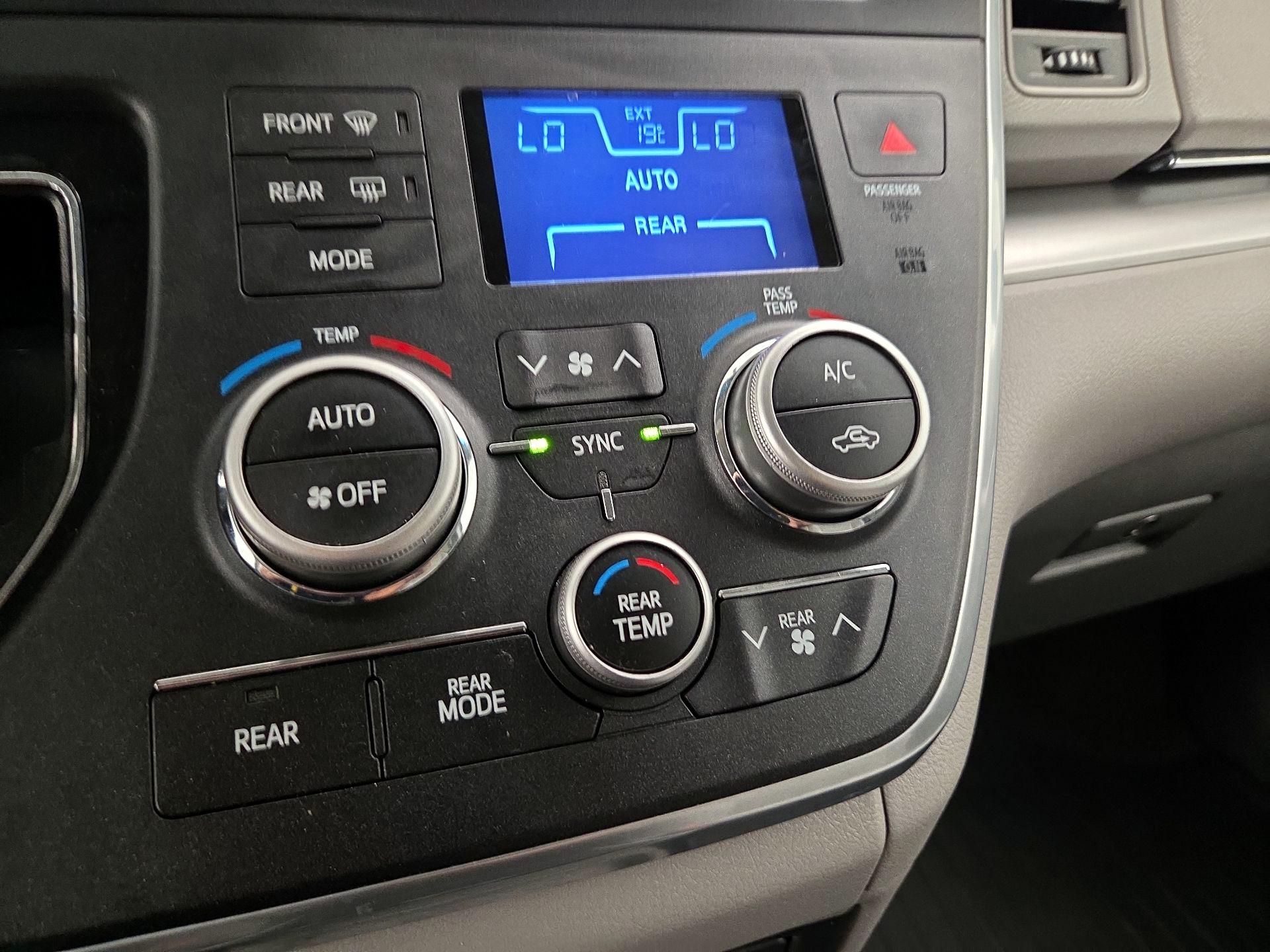 Thumbnail: 2017 Toyota Sienna - 16