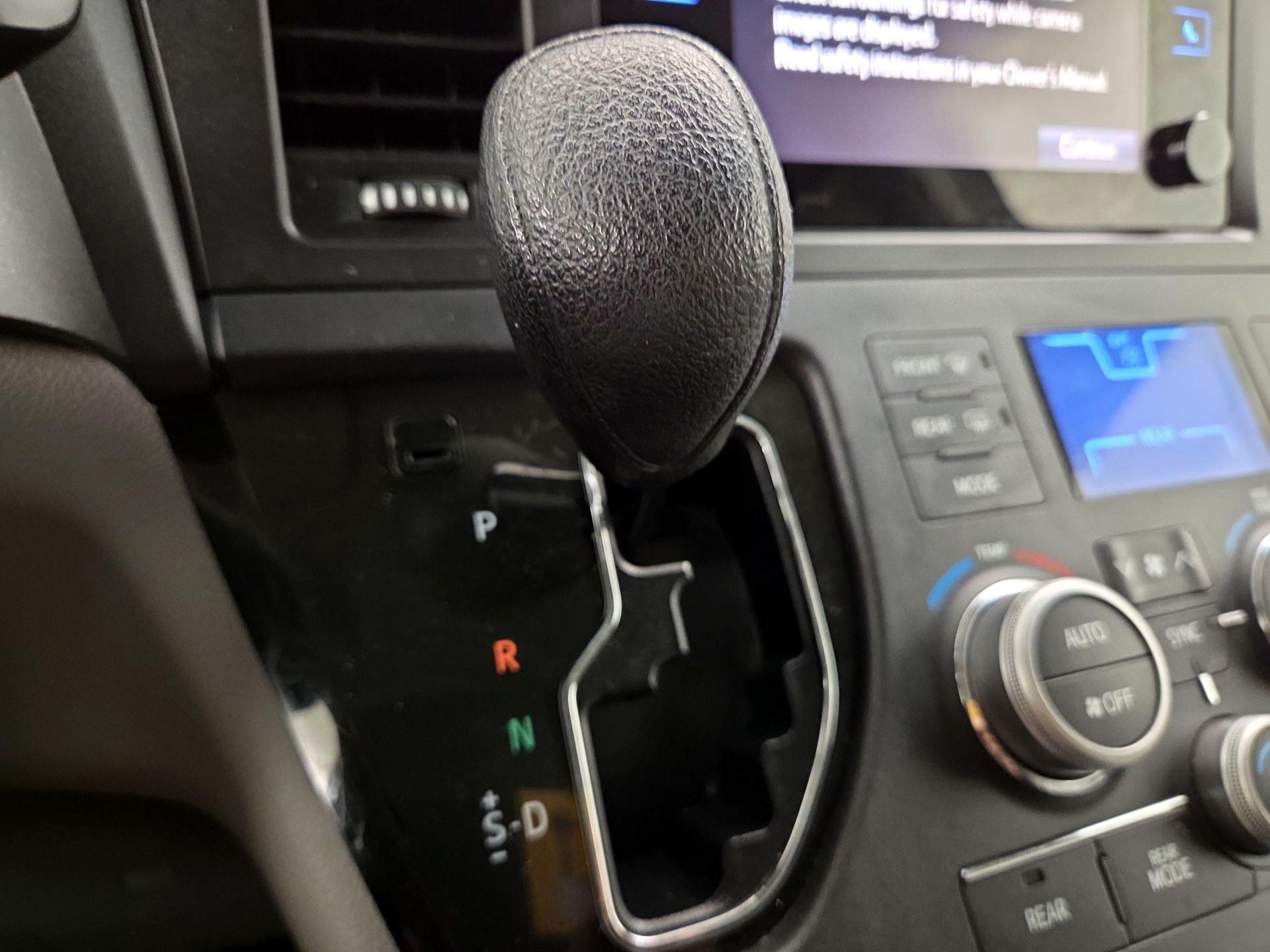 Thumbnail: 2017 Toyota Sienna - 17