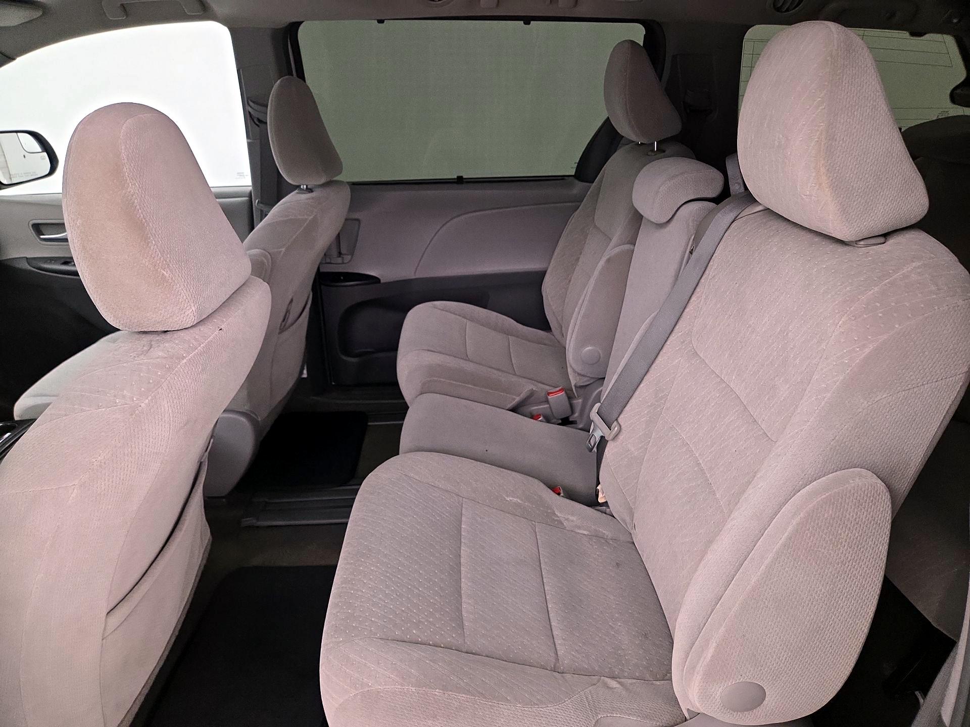 Thumbnail: 2017 Toyota Sienna - 19