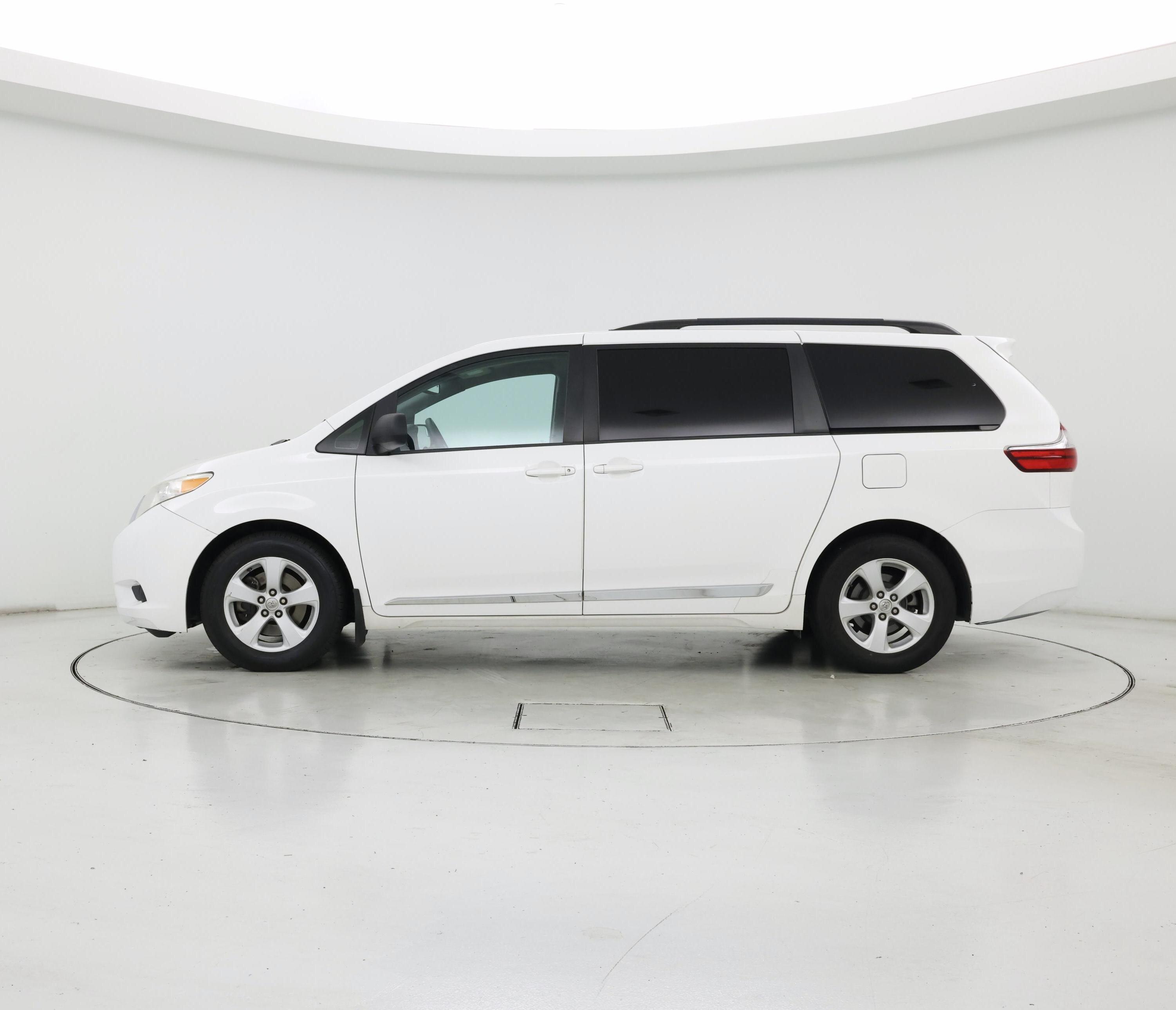 Thumbnail: 2017 Toyota Sienna - 3