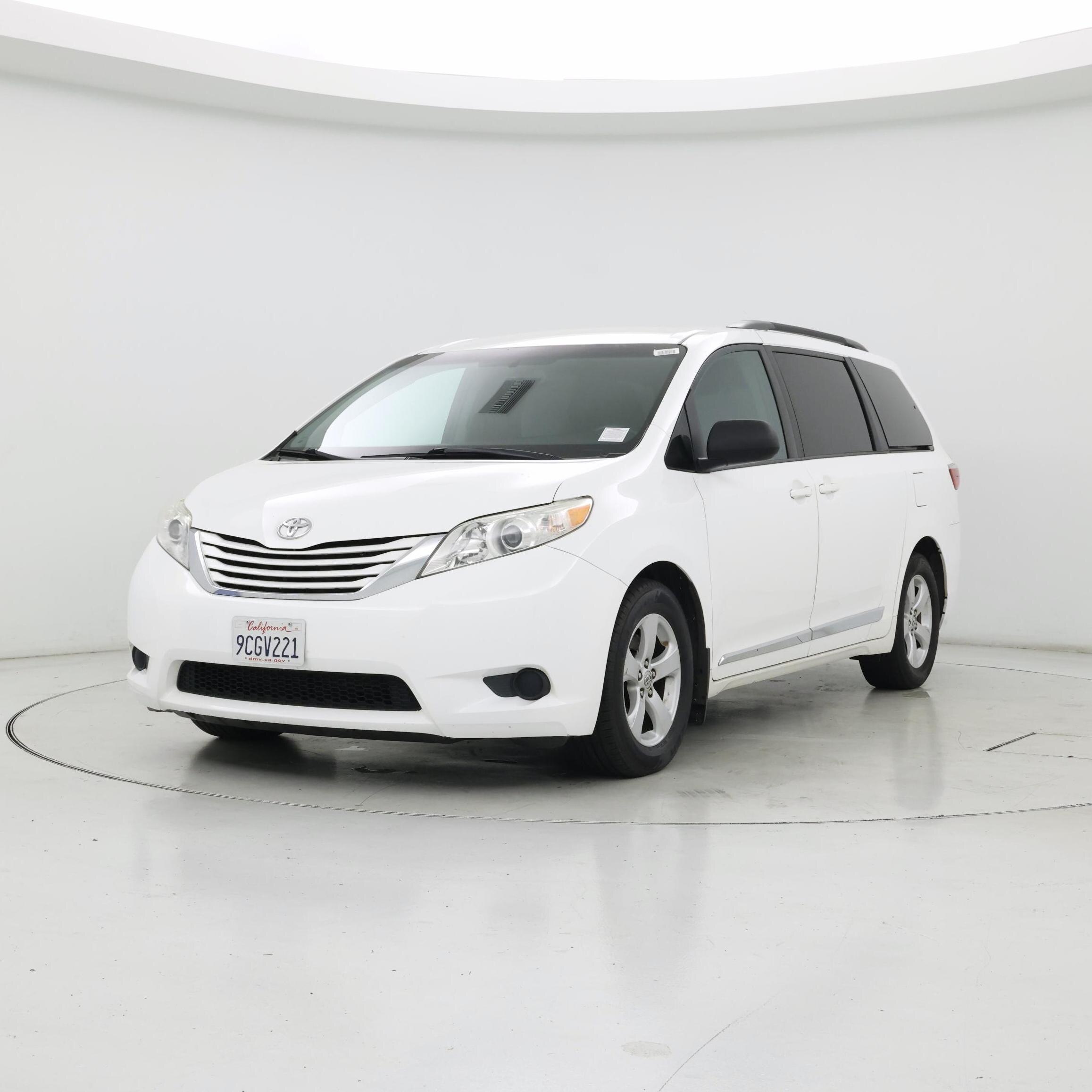 Thumbnail: 2017 Toyota Sienna - 4