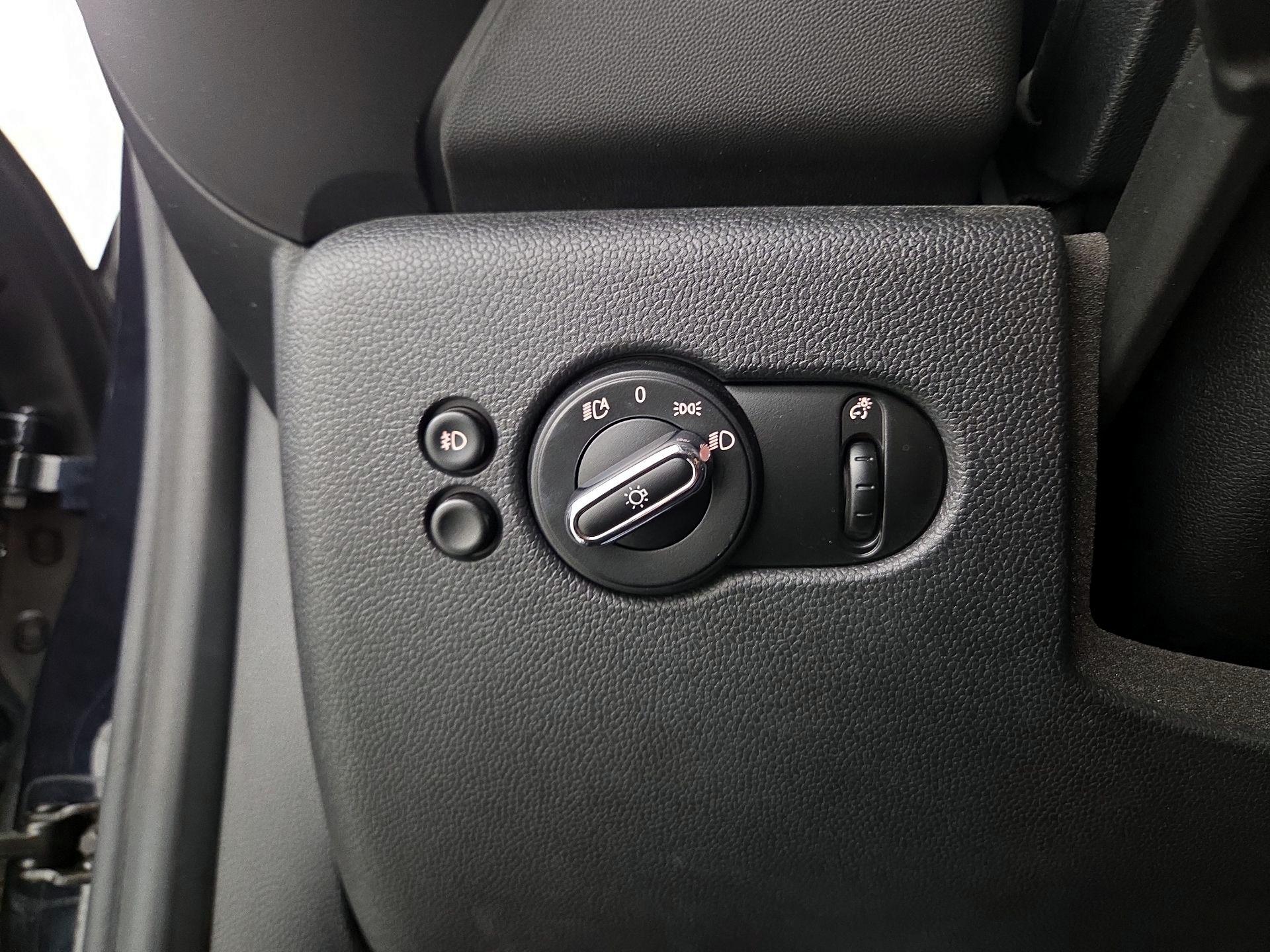 Thumbnail: 2020 MINI Cooper Hardtop - 13