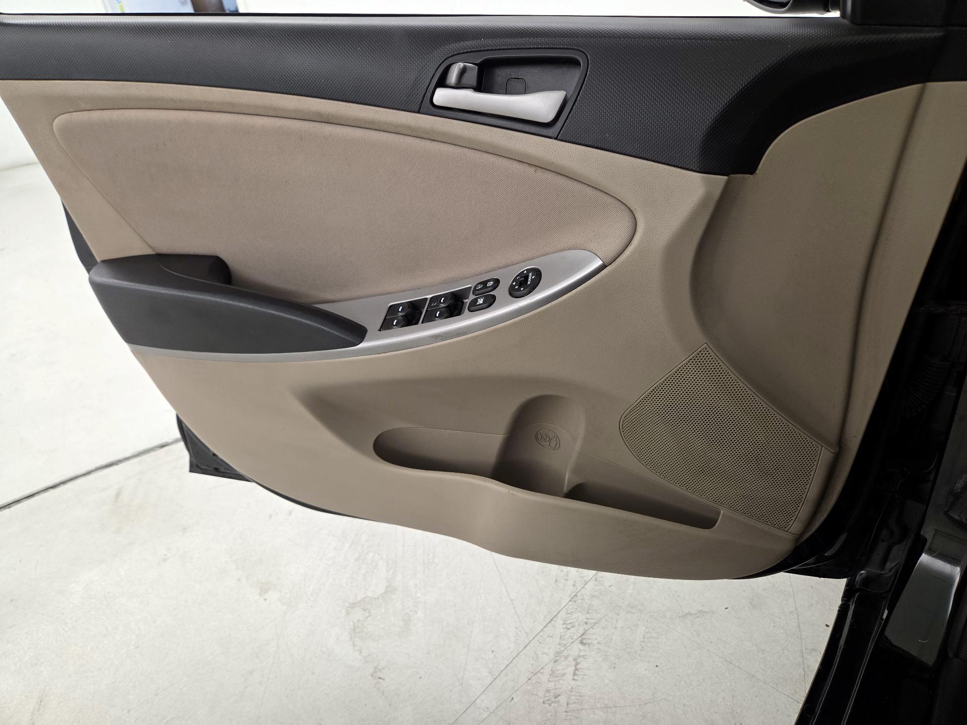 Thumbnail: 2015 Hyundai Accent - 12