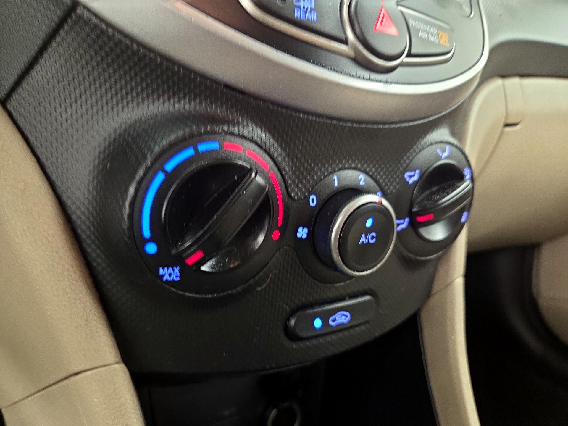 Thumbnail: 2015 Hyundai Accent - 15