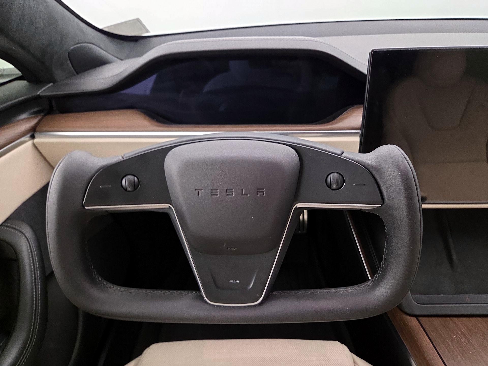 Thumbnail: 2022 Tesla Model S - 10