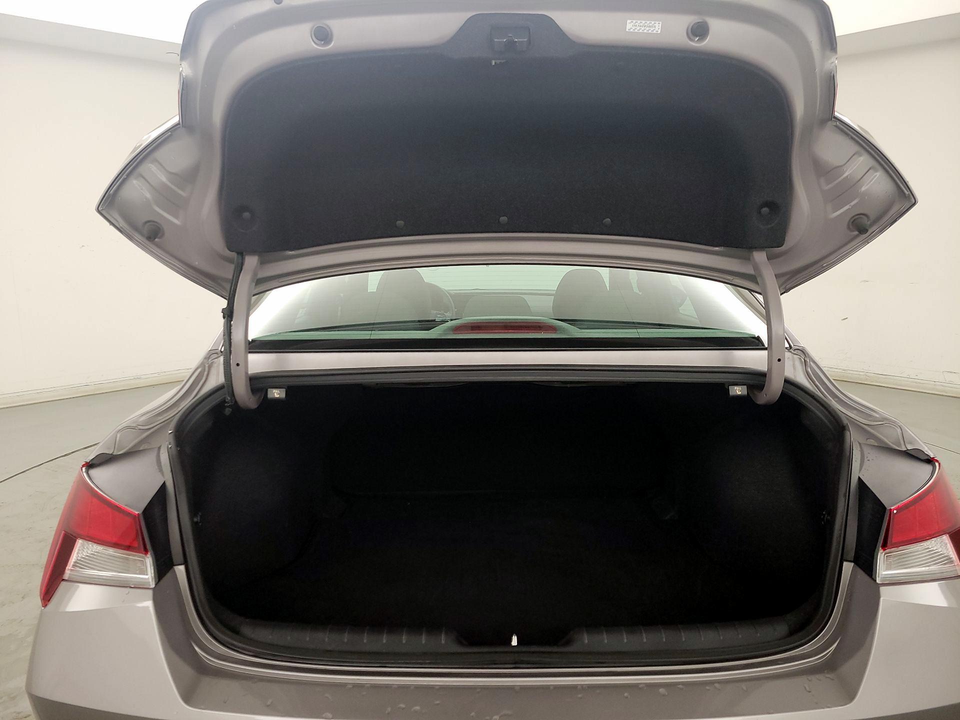 Thumbnail: 2023 Hyundai Elantra - 20