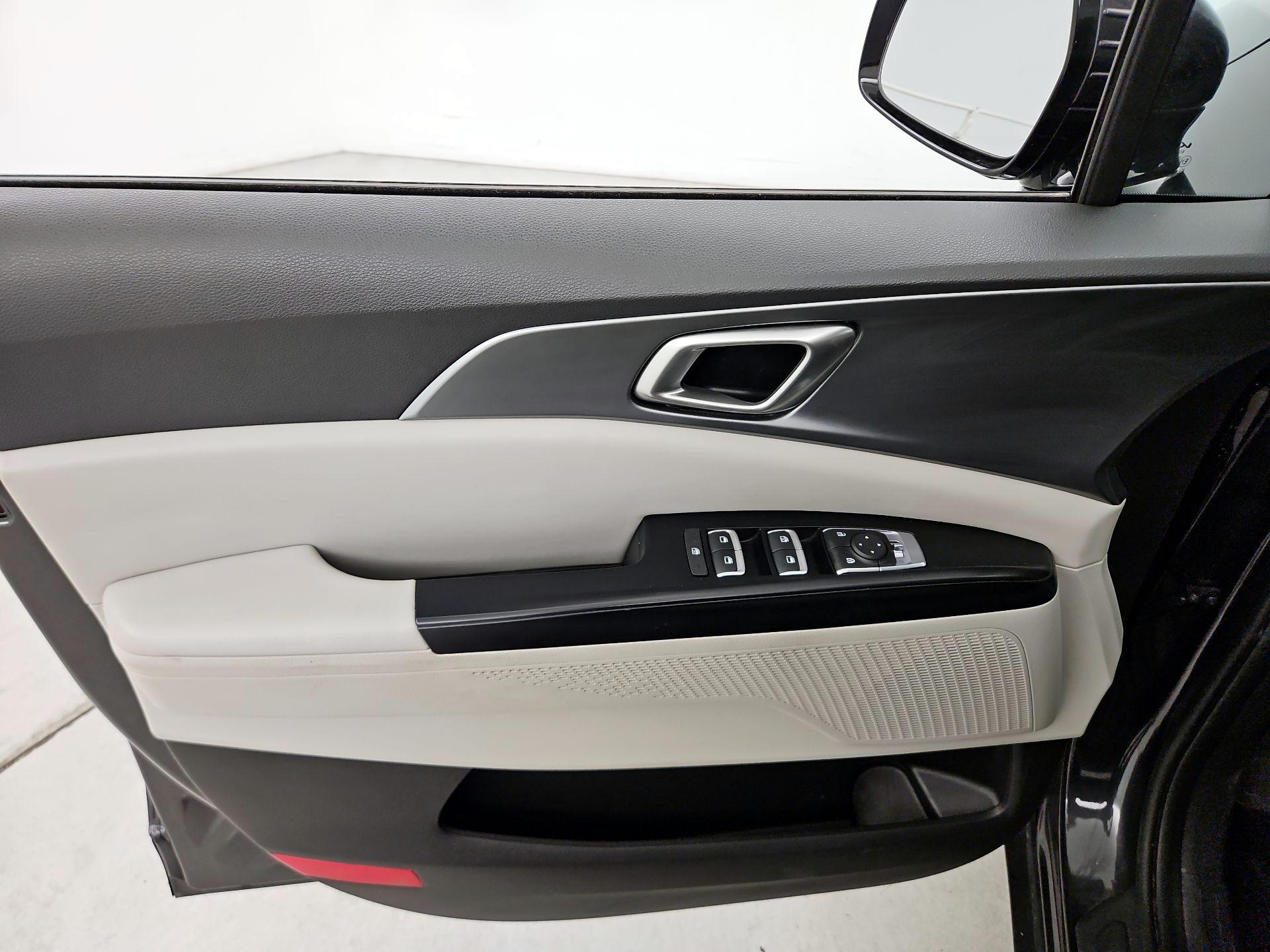 Thumbnail: 2024 Kia Carnival - 12