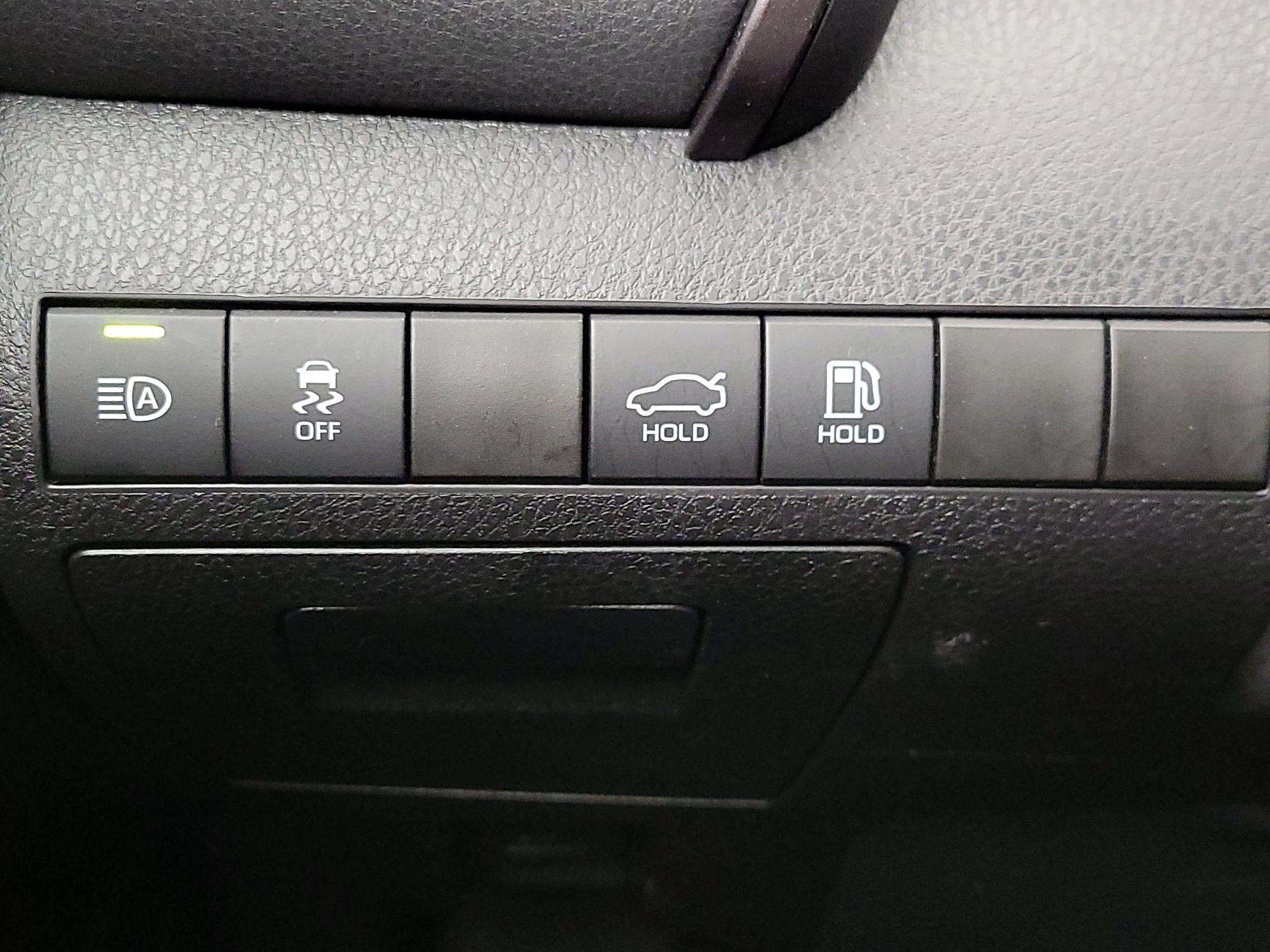 Thumbnail: 2022 Toyota Camry - 13